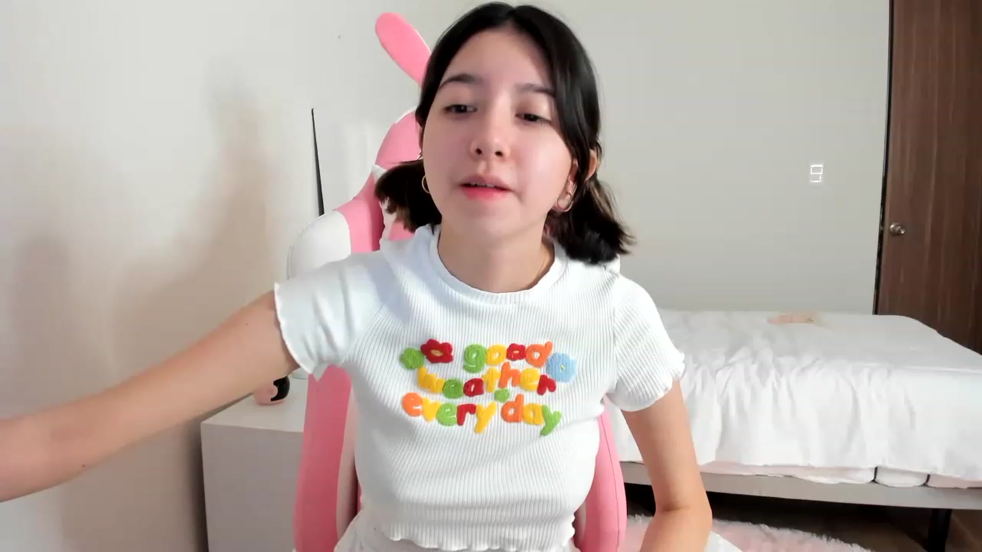 Gallery image thumbnail from Cherrycute666's myfreecams stream on, 03/13/2023, 14:59 image 1 of 20