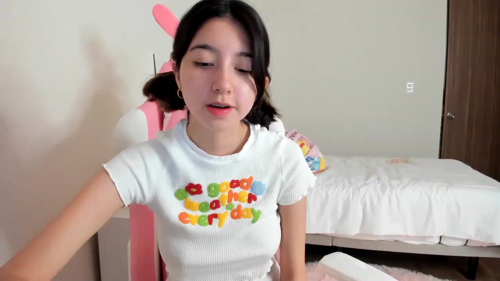 Gallery image thumbnail from Cherrycute666's myfreecams stream on, 03/13/2023, 14:59 image 3 of 20
