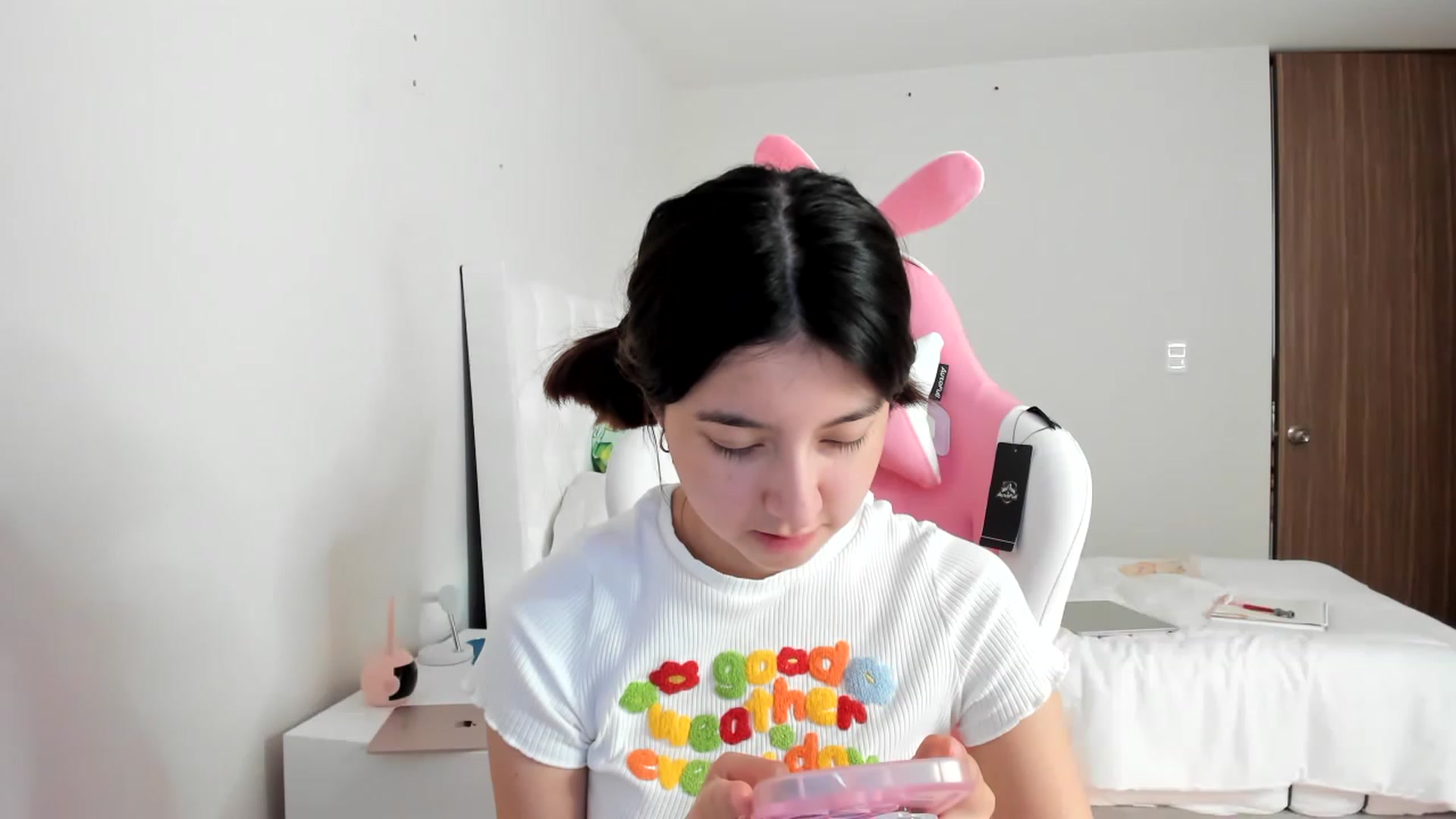 Gallery image thumbnail from Cherrycute666's myfreecams stream on, 03/13/2023, 15:33 image 19 of 20