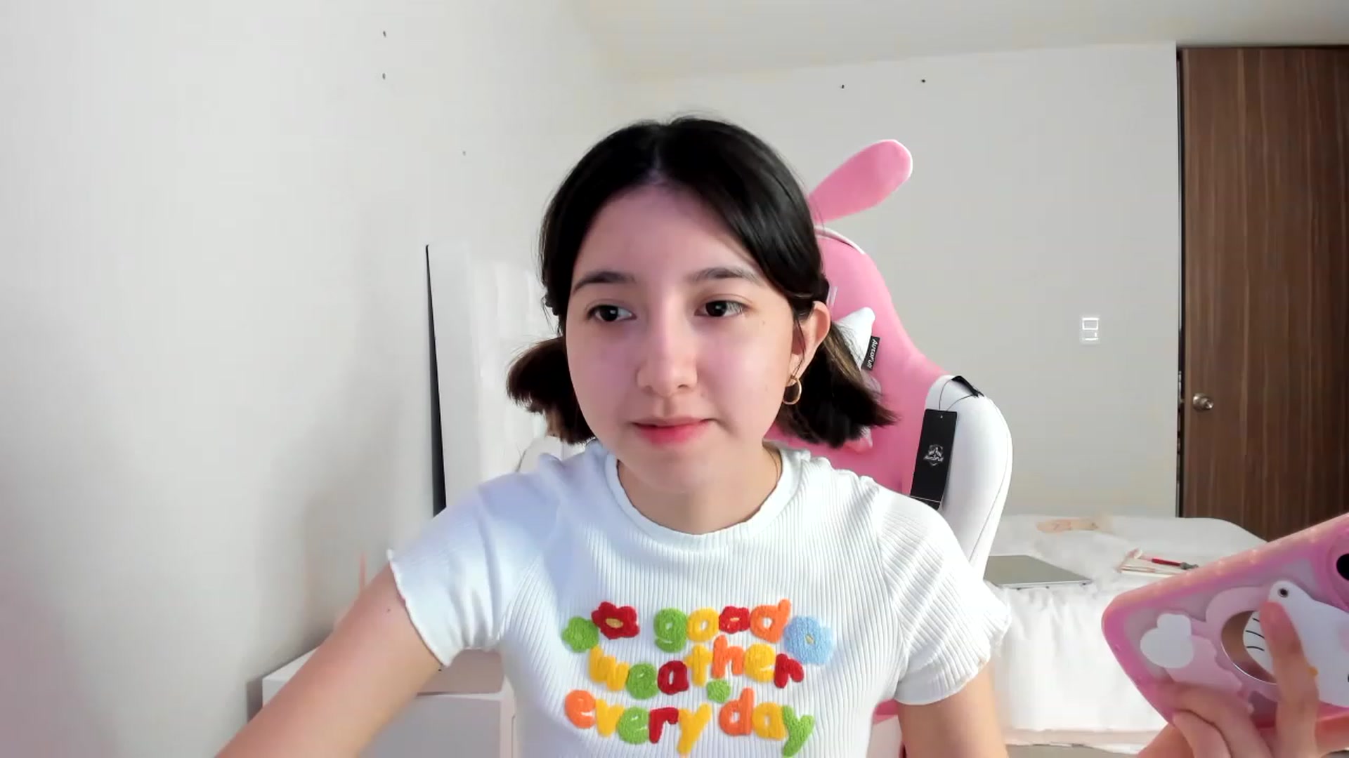 Gallery image thumbnail from Cherrycute666's myfreecams stream on, 03/13/2023, 15:33 image 18 of 20