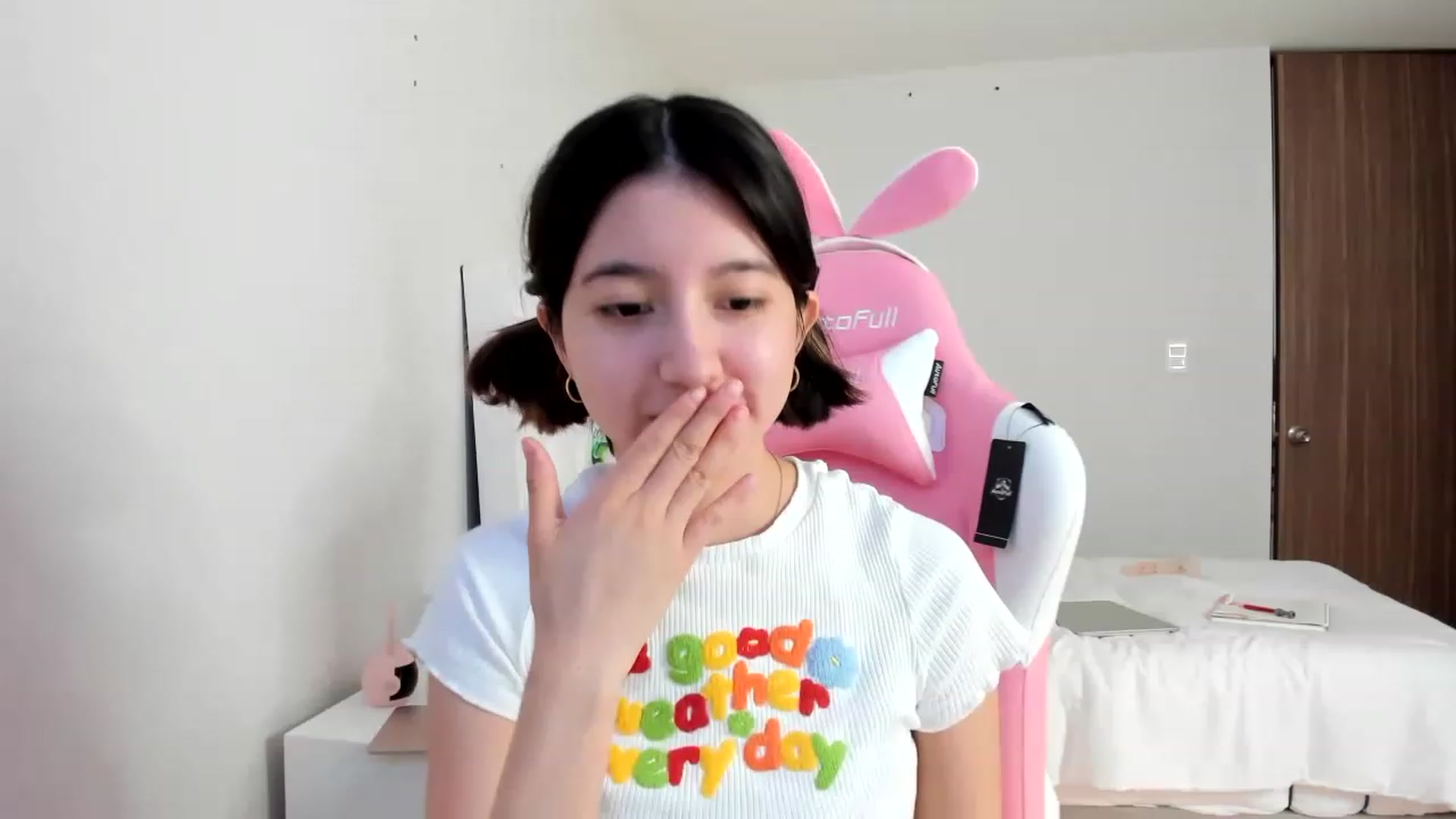 Gallery image thumbnail from Cherrycute666's myfreecams stream on, 03/13/2023, 15:33 image 10 of 20