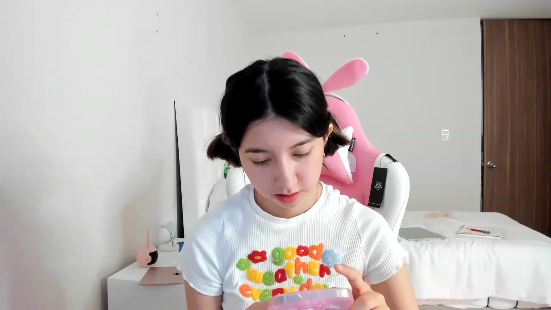 Gallery image thumbnail from Cherrycute666's myfreecams stream on, 03/13/2023, 15:33 image 13 of 20