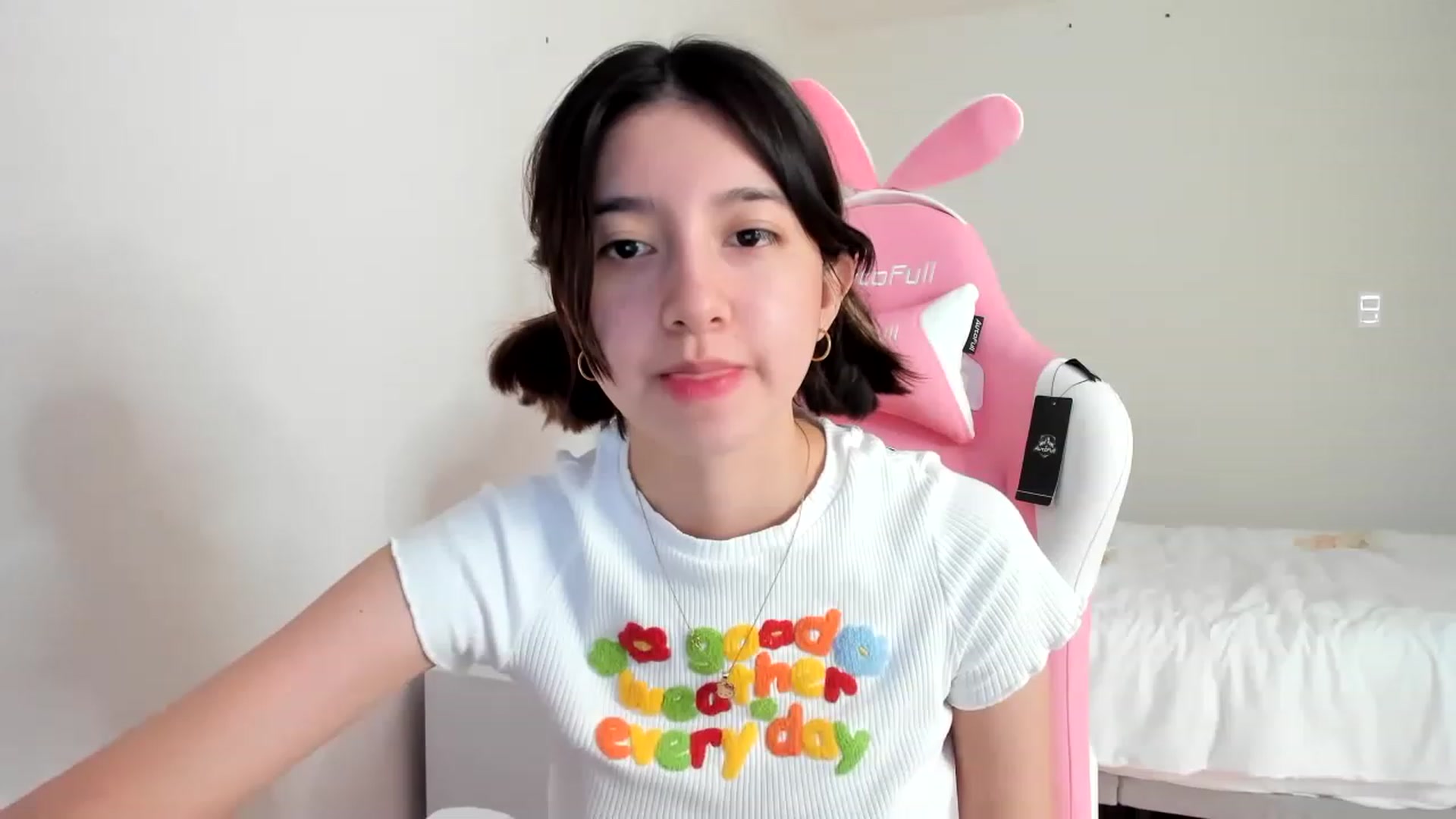 Gallery image thumbnail from Cherrycute666's myfreecams stream on, 03/13/2023, 15:33 image 1 of 20