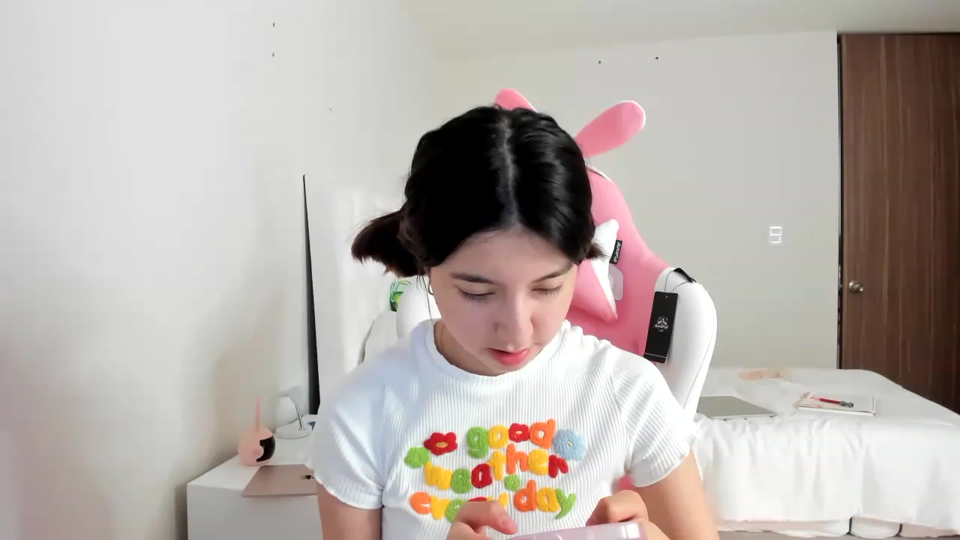 Gallery image thumbnail from Cherrycute666's myfreecams stream on, 03/13/2023, 15:33 image 17 of 20