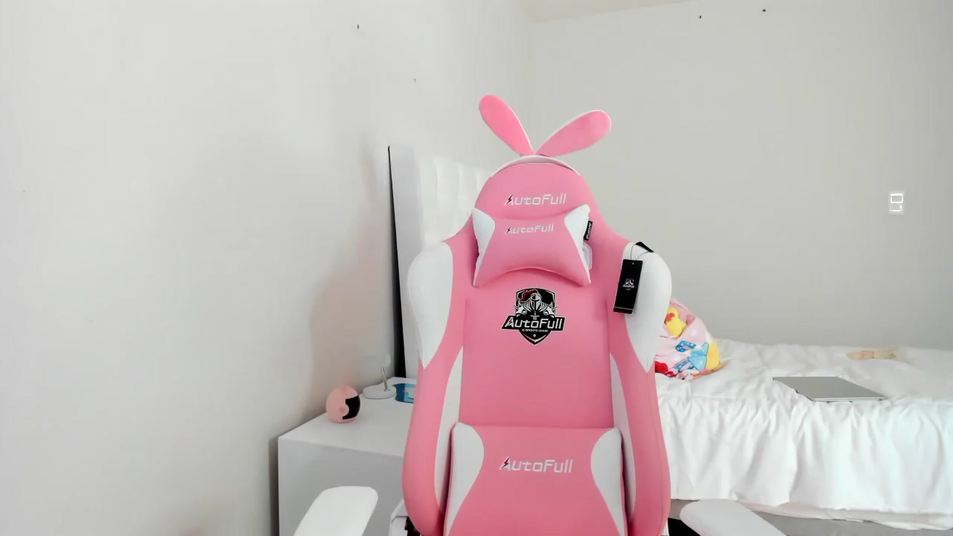 Gallery image thumbnail from Cherrycute666's myfreecams stream on, 03/13/2023, 15:33 image 4 of 20