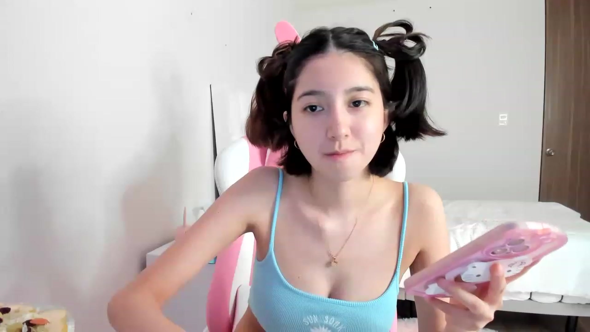 Gallery image thumbnail from Cherrycute666's myfreecams stream on, 03/13/2023, 23:17 image 19 of 20
