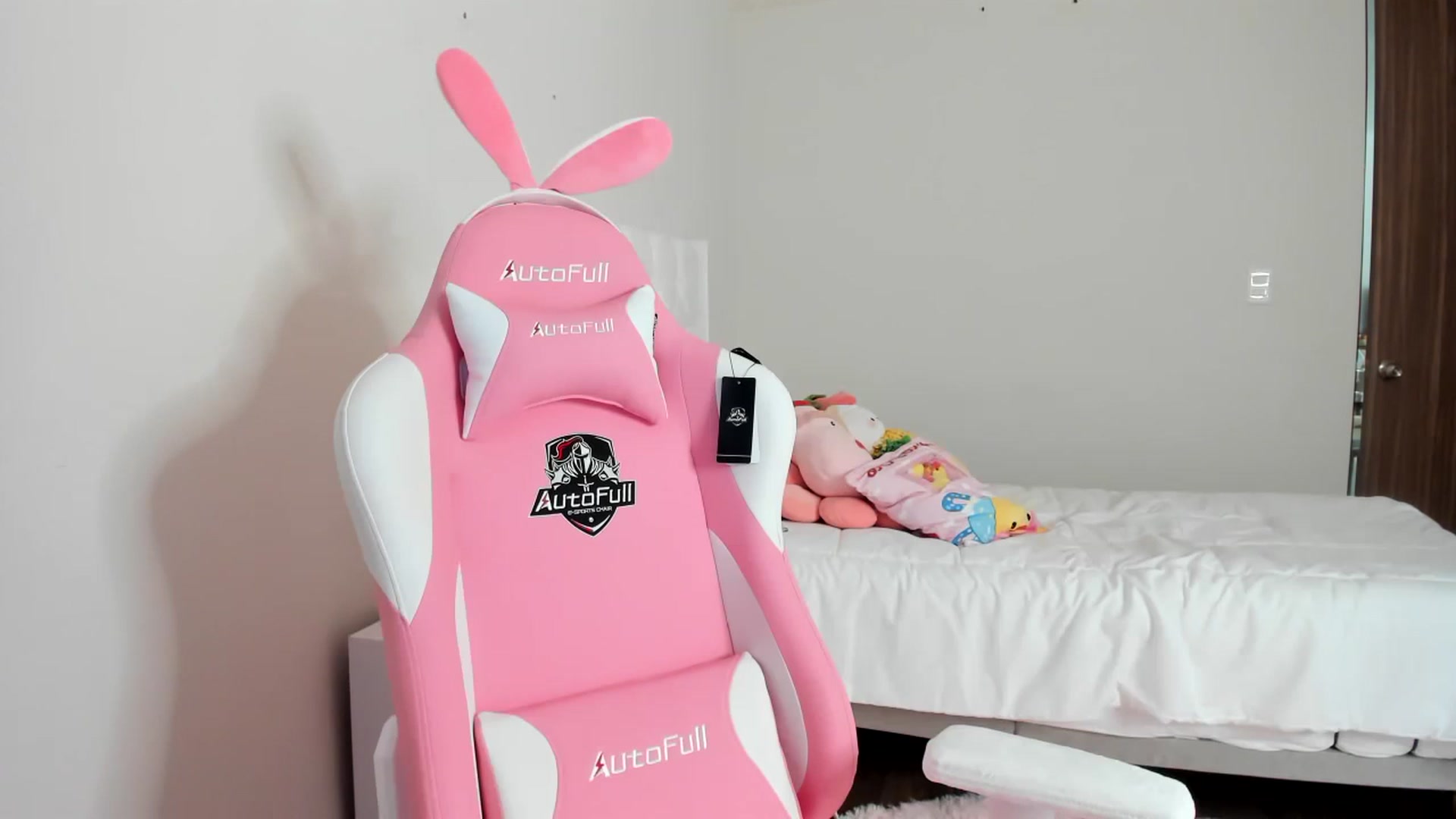 Gallery image thumbnail from Cherrycute666's myfreecams stream on, 03/13/2023, 23:17 image 7 of 20