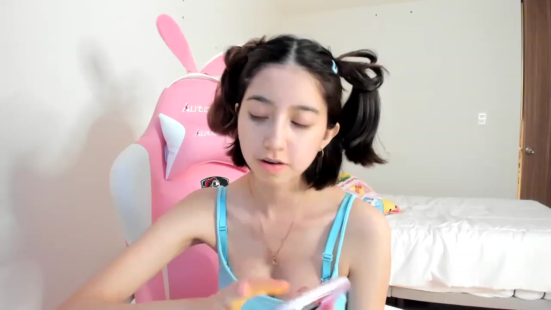 Gallery image thumbnail from Cherrycute666's myfreecams stream on, 03/14/2023, 24:00 image 7 of 20