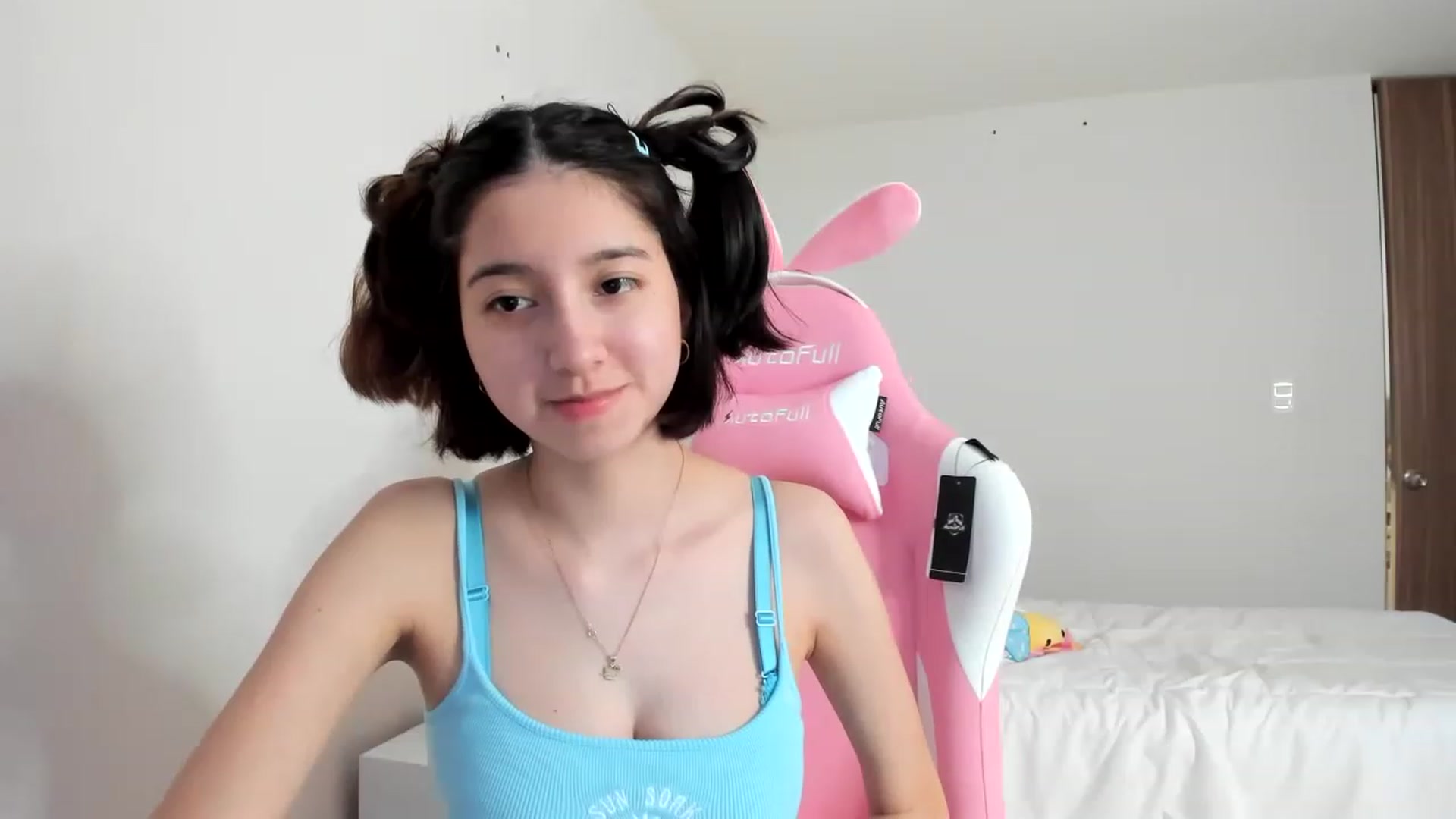 Gallery image thumbnail from Cherrycute666's myfreecams stream on, 03/14/2023, 24:00 image 4 of 20