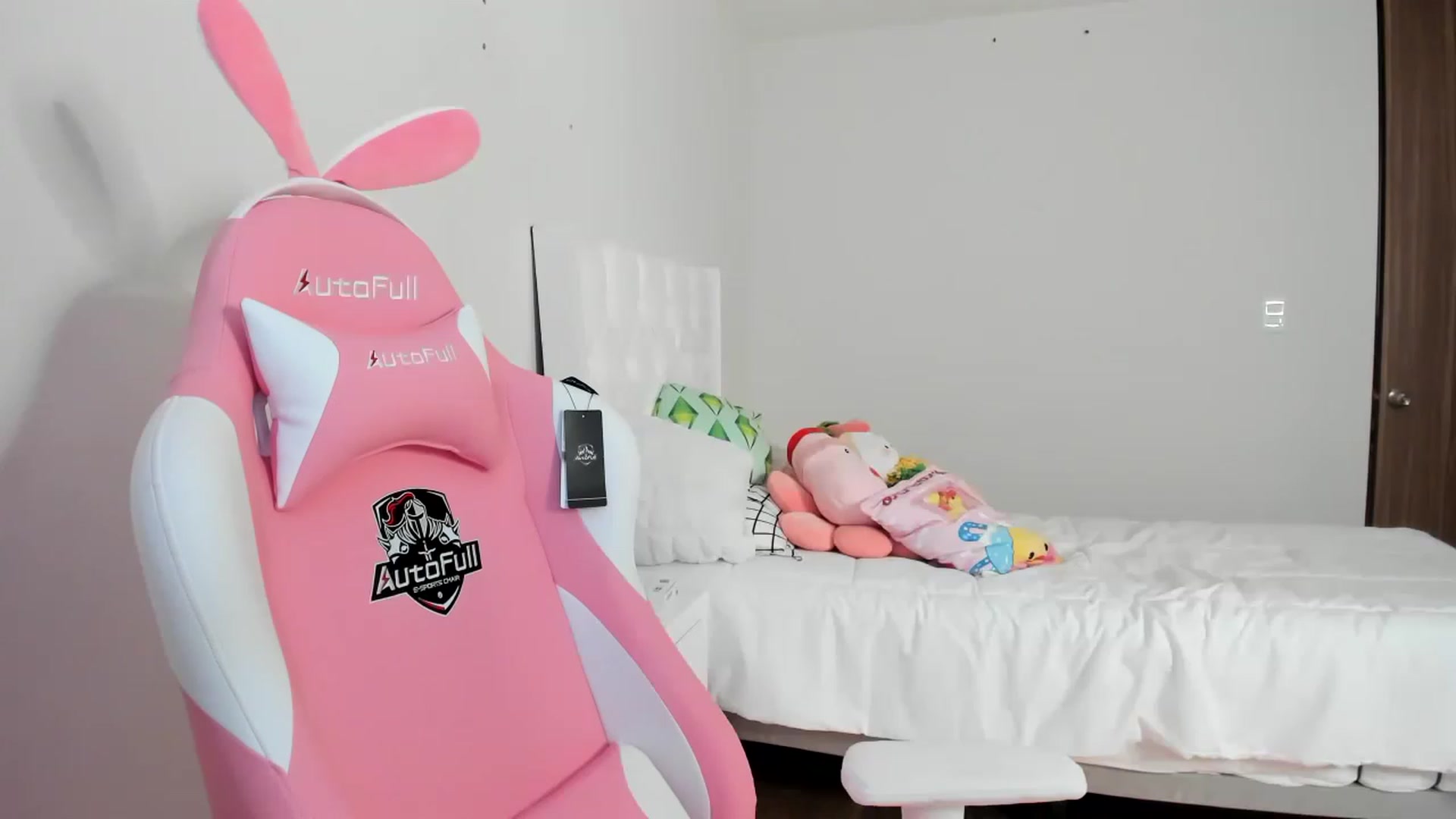 Gallery image thumbnail from Cherrycute666's myfreecams stream on, 03/14/2023, 01:27 image 6 of 20