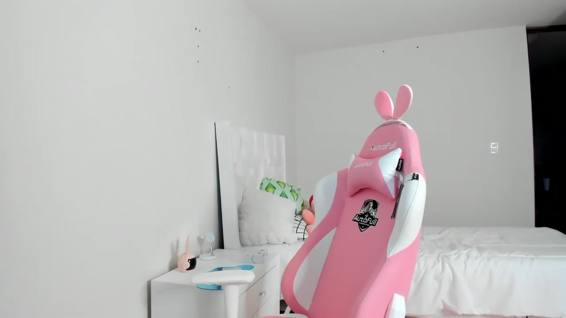 Gallery image thumbnail from Cherrycute666's myfreecams stream on, 03/14/2023, 04:36 image 14 of 20