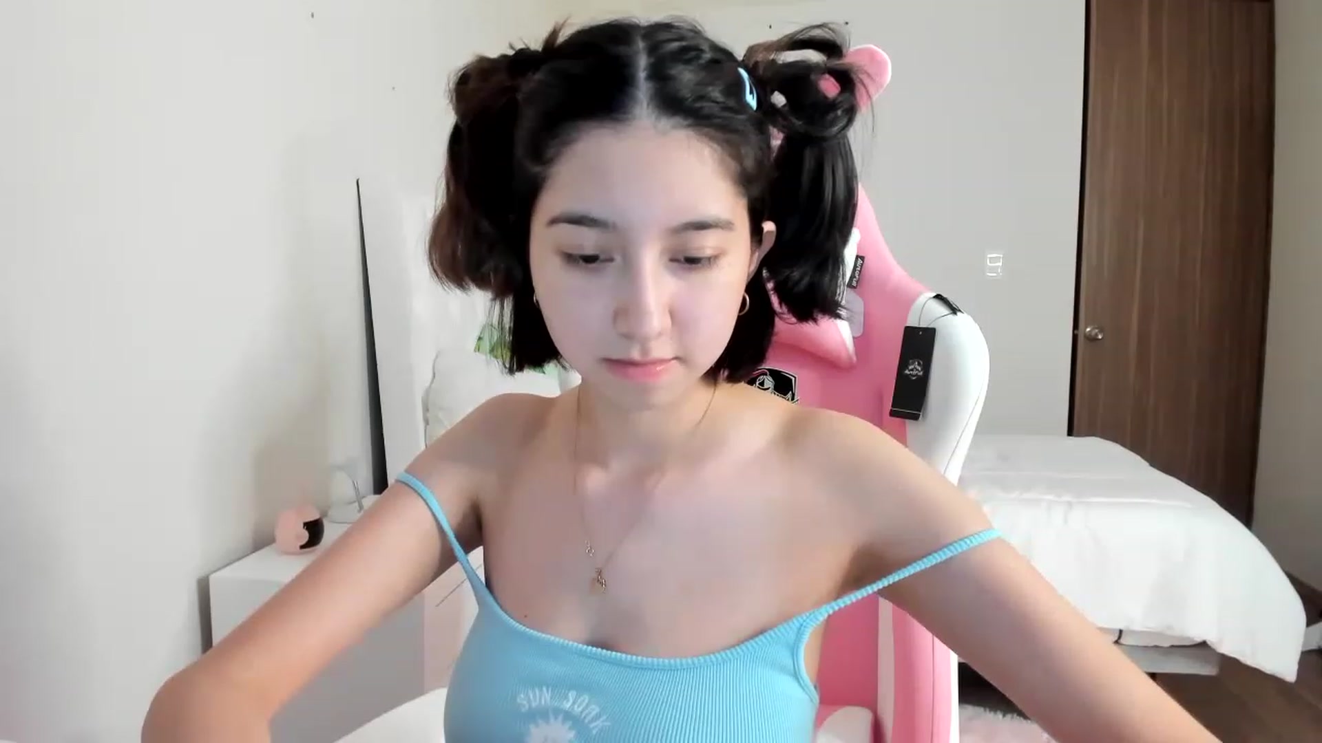 Gallery image thumbnail from Cherrycute666's myfreecams stream on, 03/14/2023, 04:36 image 10 of 20