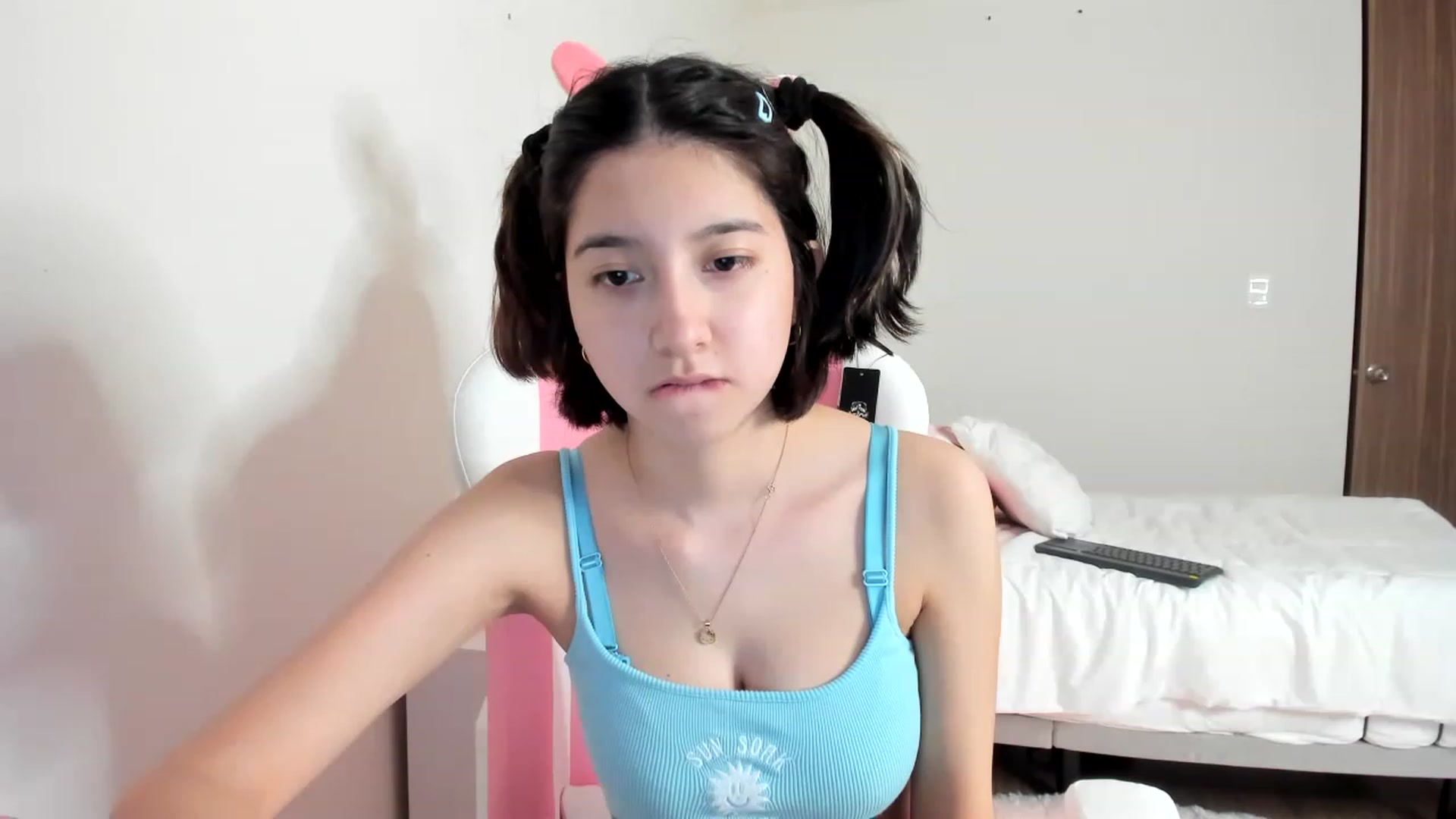 Gallery image thumbnail from Cherrycute666's myfreecams stream on, 03/14/2023, 06:32 image 12 of 20