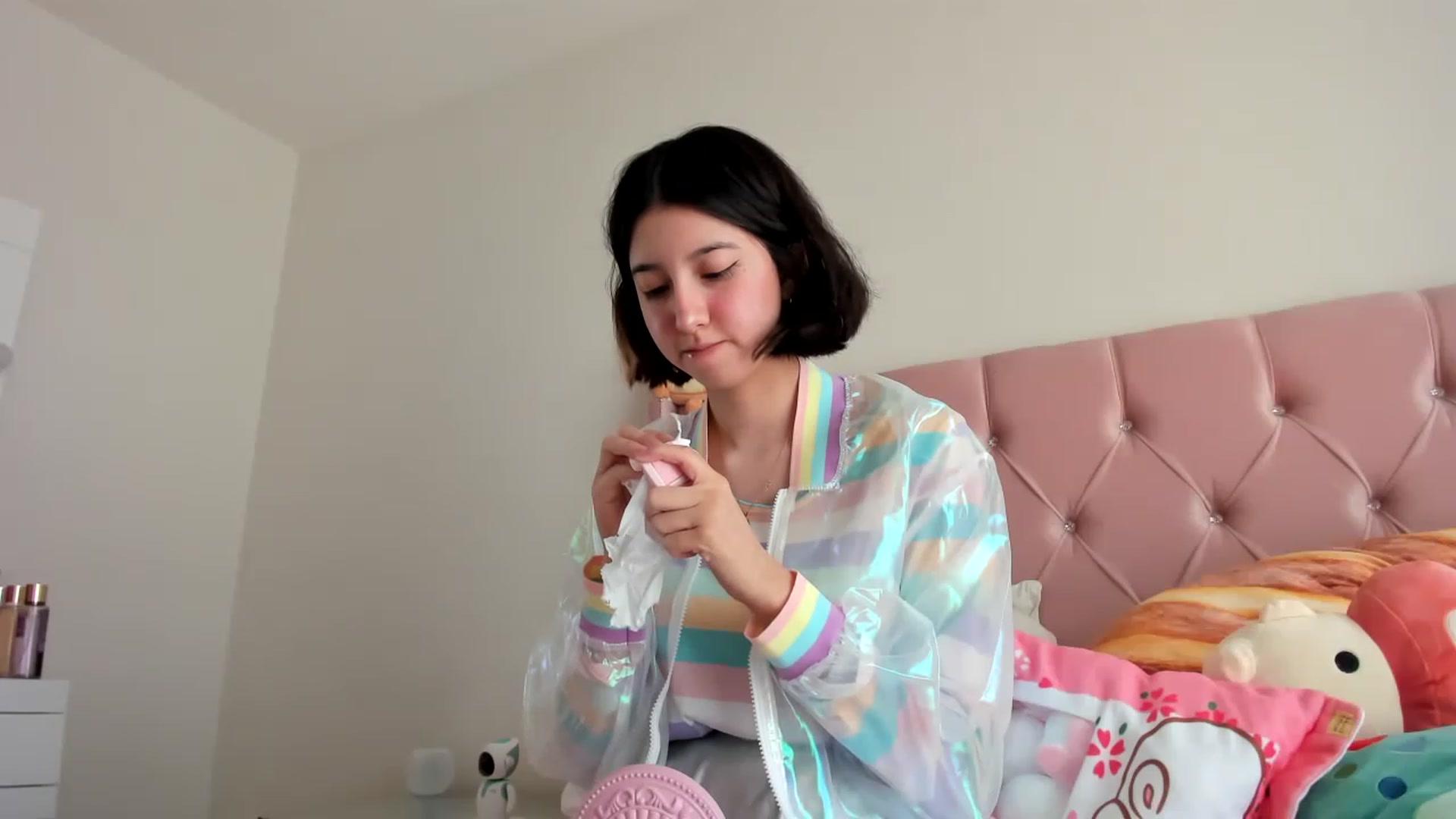 Gallery image thumbnail from Cherrycute666's myfreecams stream on, 03/14/2023, 17:08 image 15 of 20