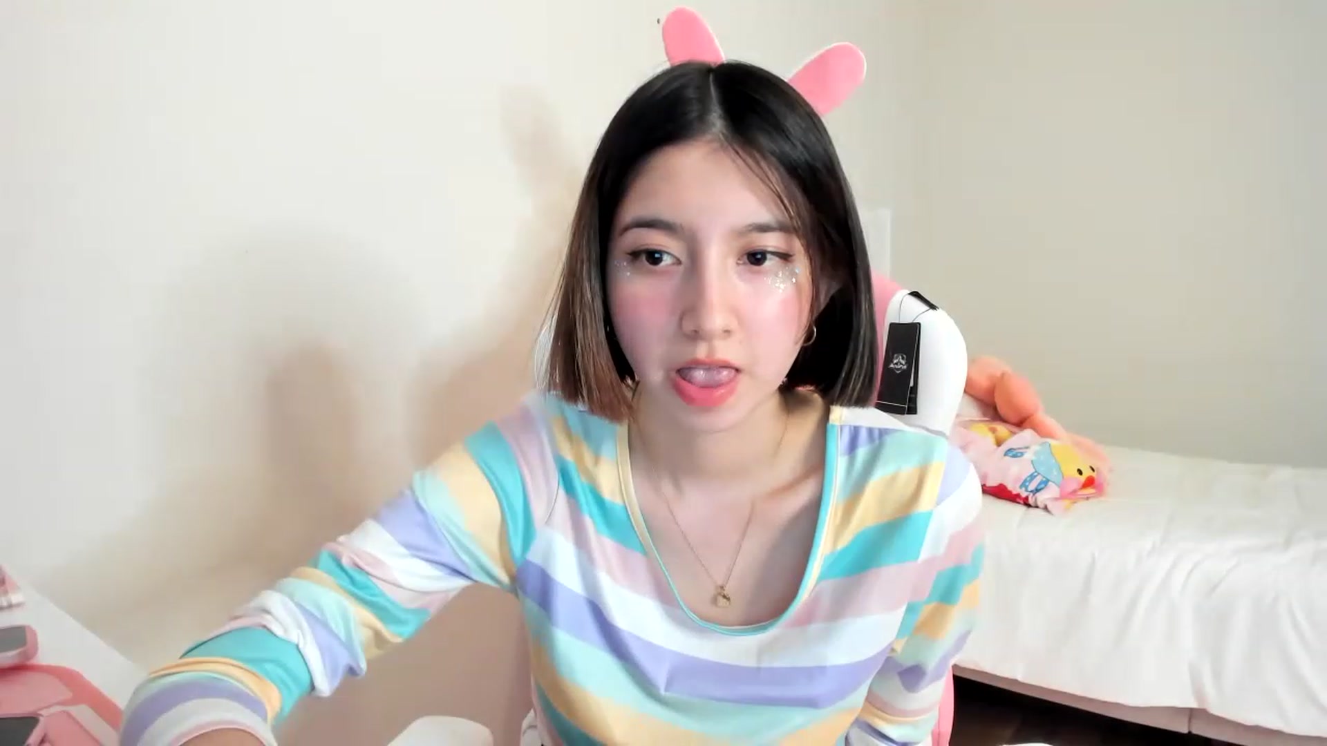 Gallery image thumbnail from Cherrycute666's myfreecams stream on, 03/15/2023, 04:23 image 5 of 20