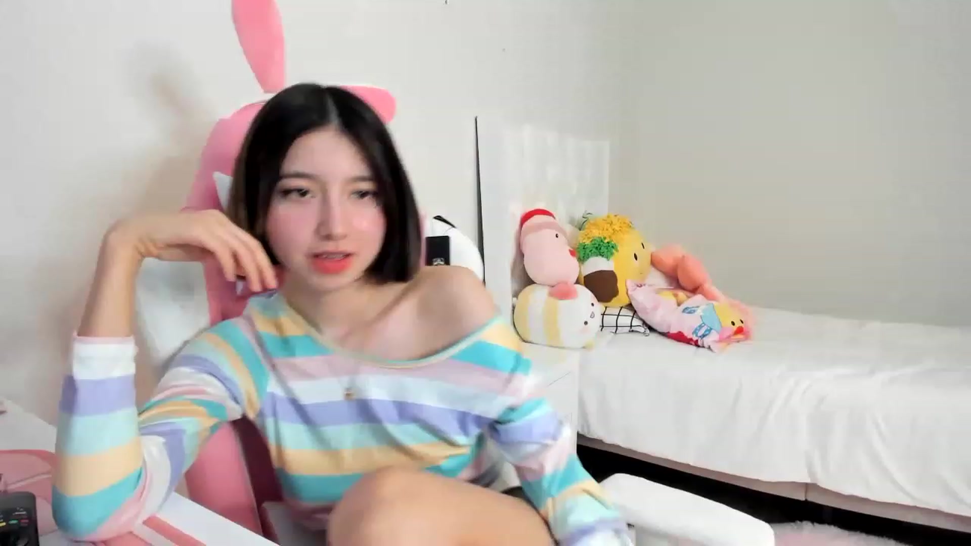 Gallery image thumbnail from Cherrycute666's myfreecams stream on, 03/15/2023, 04:23 image 11 of 20