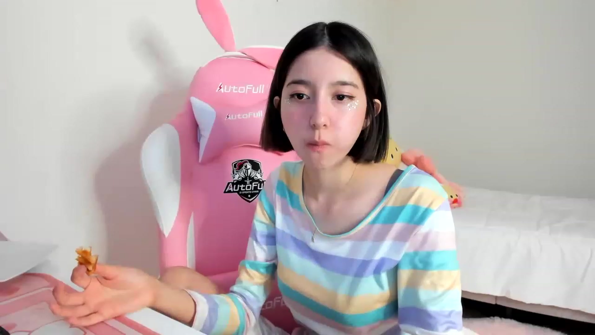Gallery image thumbnail from Cherrycute666's myfreecams stream on, 03/15/2023, 07:04 image 5 of 20