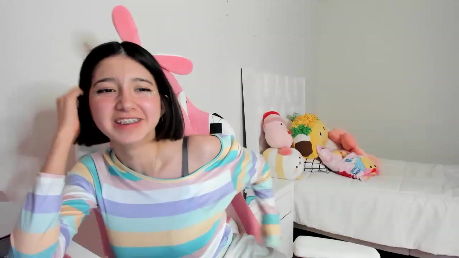 Gallery image thumbnail from Cherrycute666's myfreecams stream on, 03/15/2023, 07:04 image 12 of 20