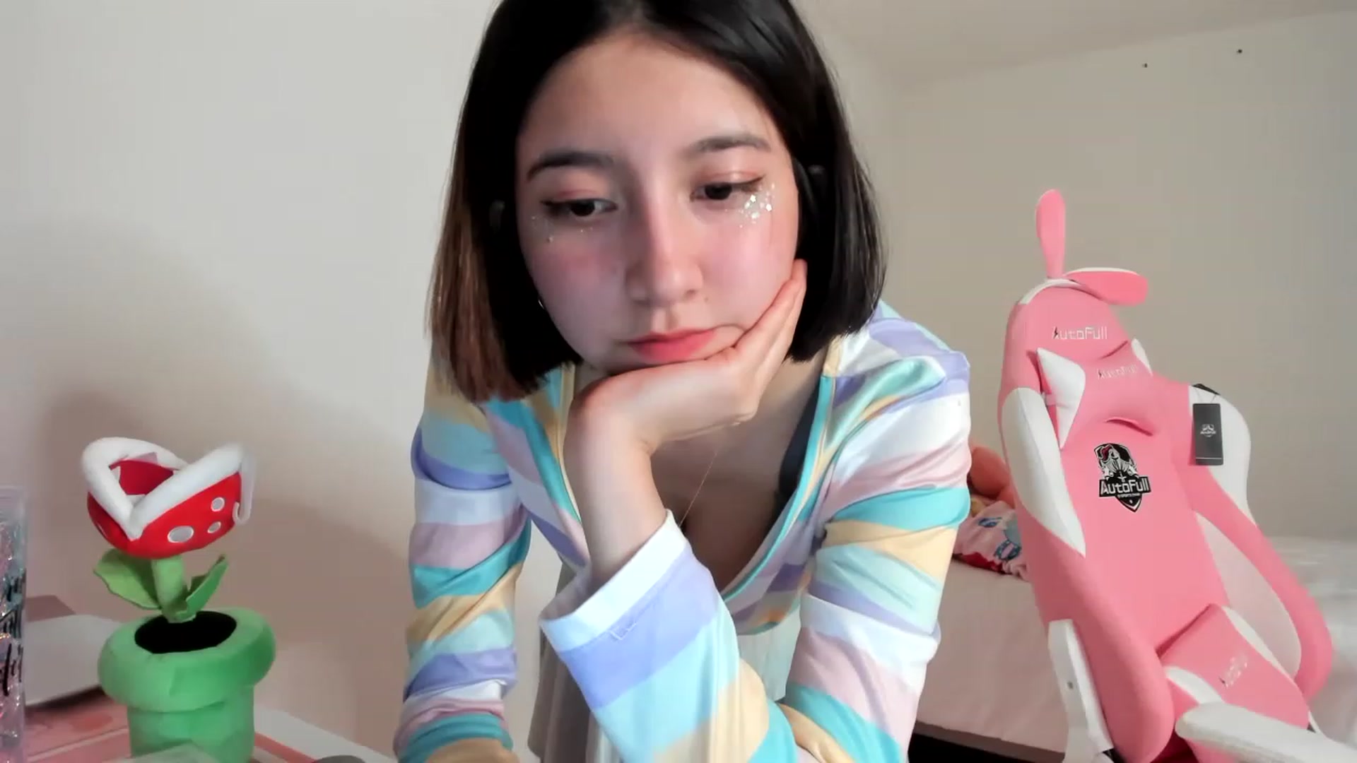 Gallery image thumbnail from Cherrycute666's myfreecams stream on, 03/15/2023, 08:17 image 10 of 20