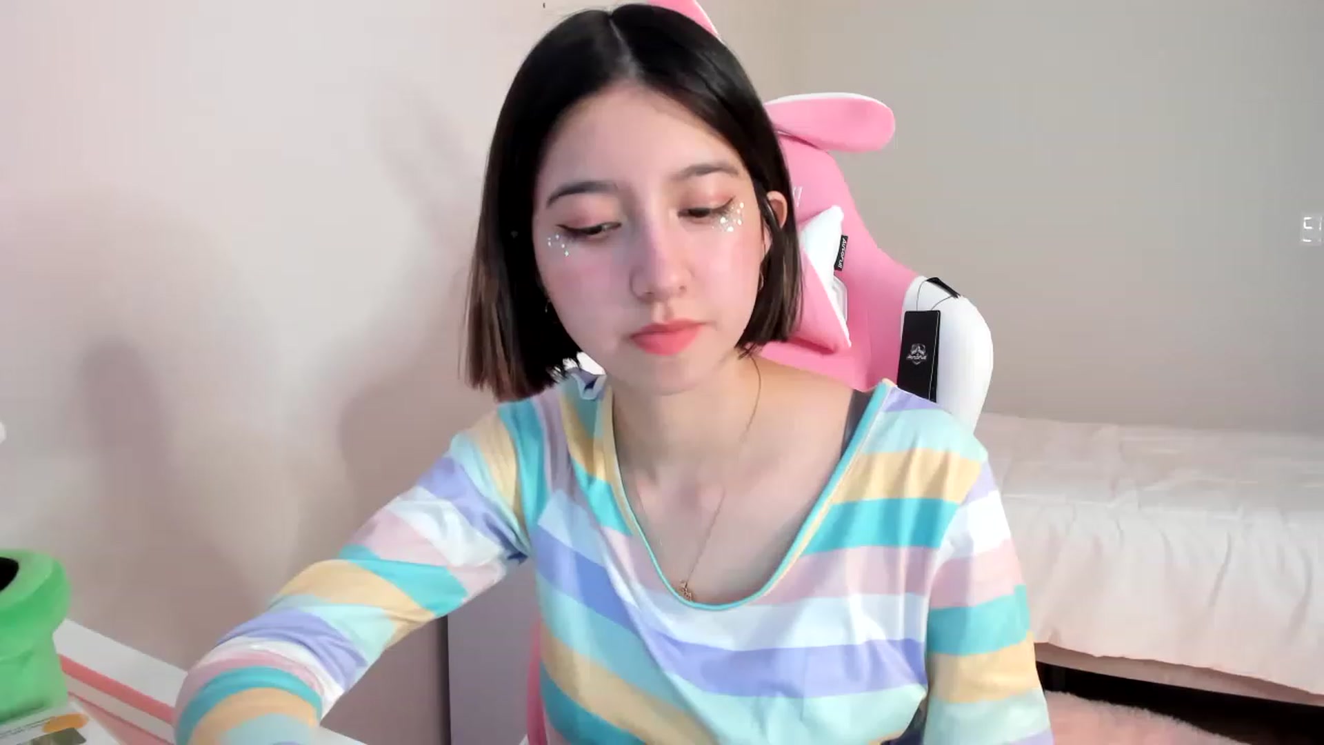 Gallery image thumbnail from Cherrycute666's myfreecams stream on, 03/15/2023, 08:17 image 18 of 20