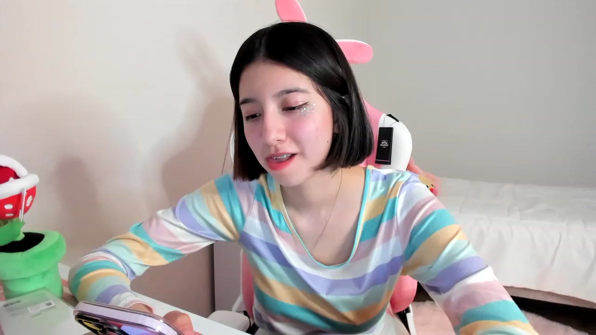 Gallery image thumbnail from Cherrycute666's myfreecams stream on, 03/15/2023, 08:17 image 13 of 20