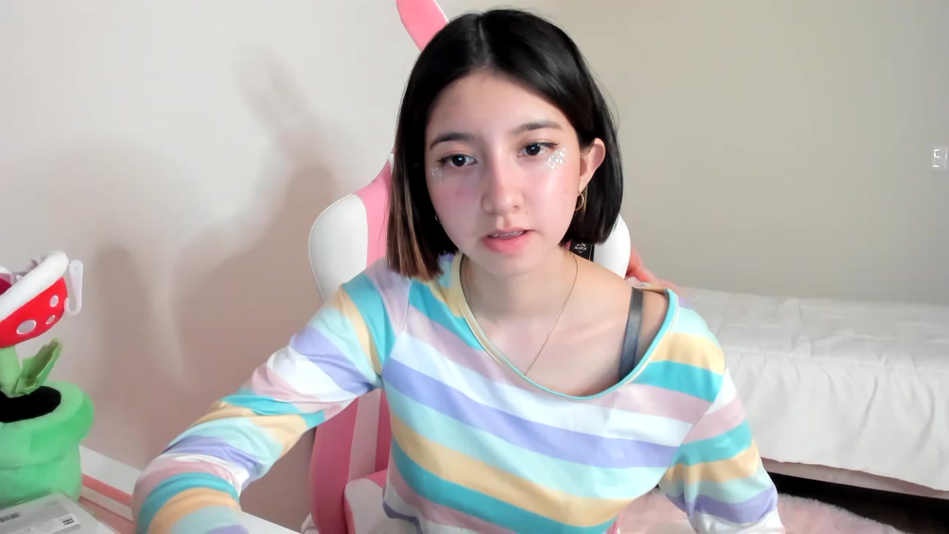 Gallery image thumbnail from Cherrycute666's myfreecams stream on, 03/15/2023, 08:17 image 2 of 20