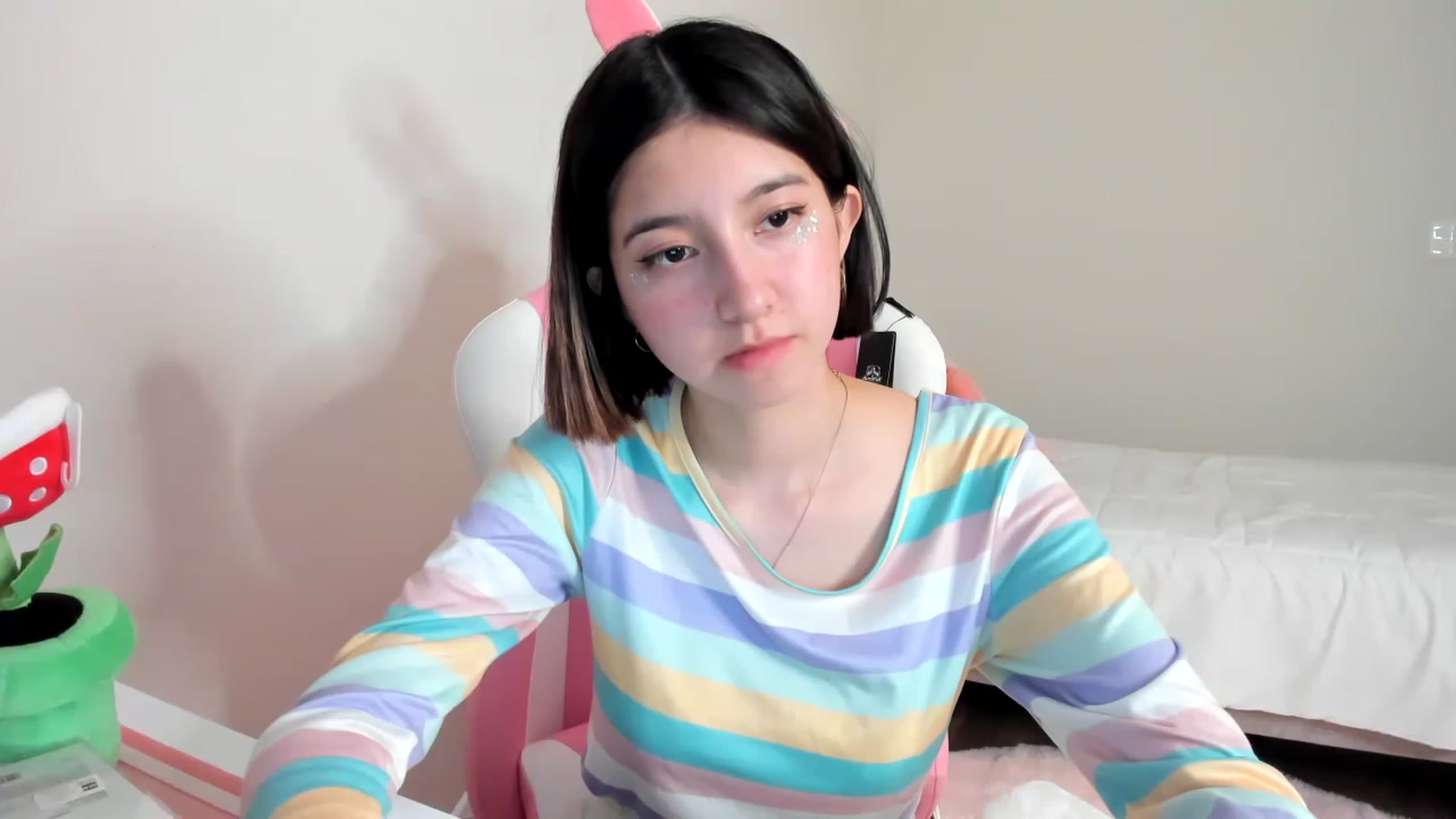 Gallery image thumbnail from Cherrycute666's myfreecams stream on, 03/15/2023, 08:17 image 3 of 20