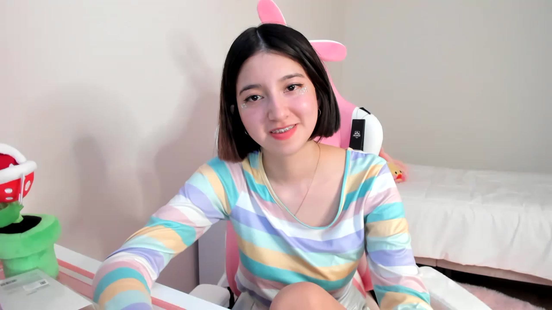 Gallery image thumbnail from Cherrycute666's myfreecams stream on, 03/15/2023, 08:17 image 12 of 20