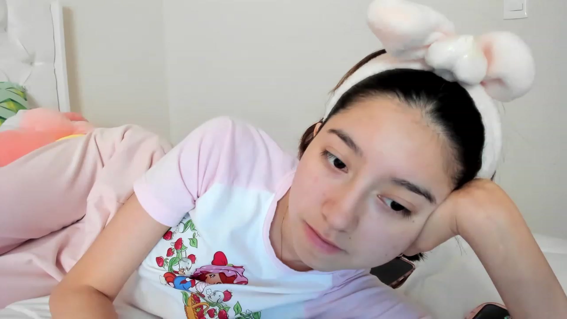 Gallery image thumbnail from Cherrycute666's myfreecams stream on, 03/15/2023, 17:28 image 18 of 20