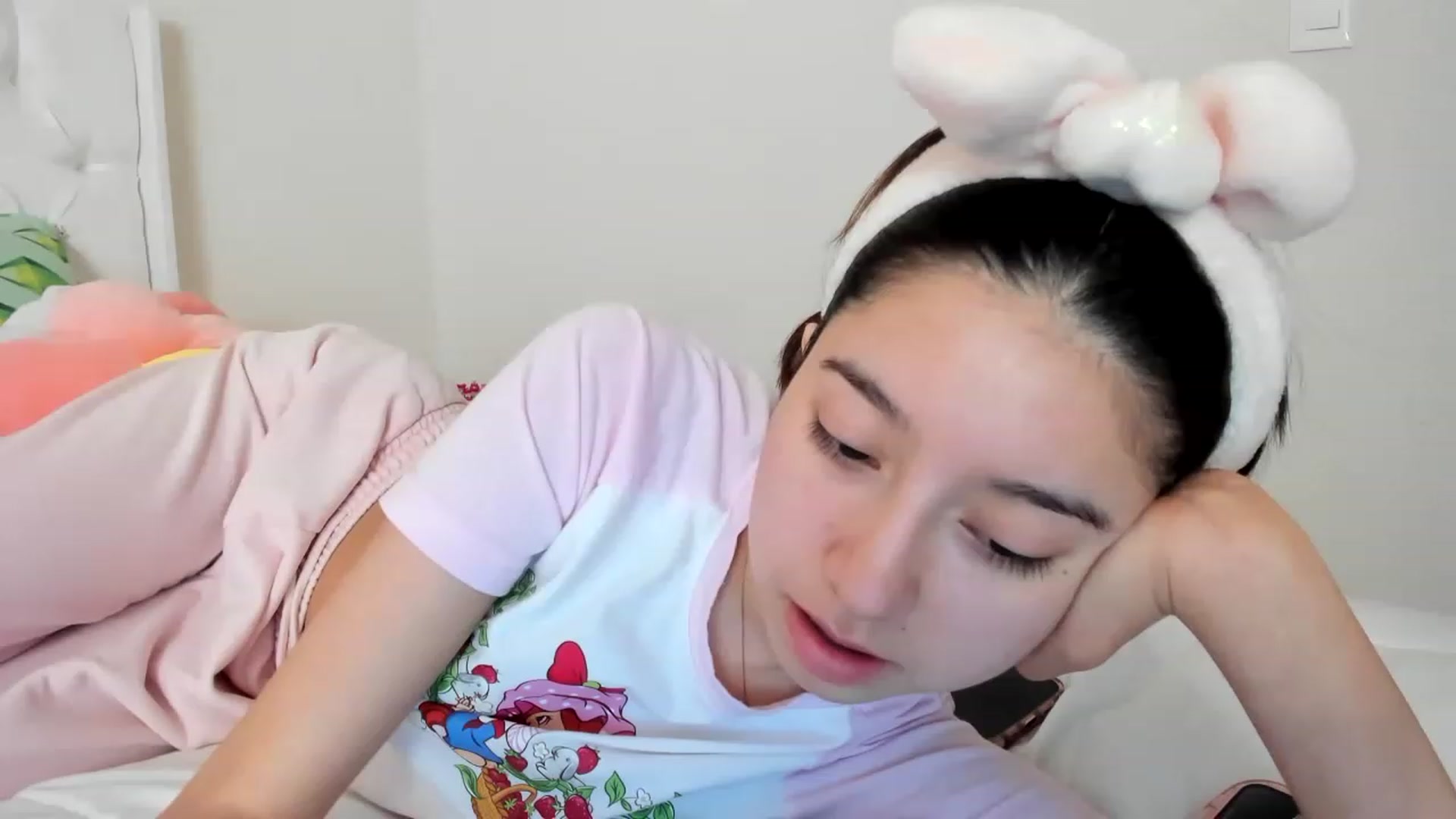Gallery image thumbnail from Cherrycute666's myfreecams stream on, 03/15/2023, 17:28 image 20 of 20