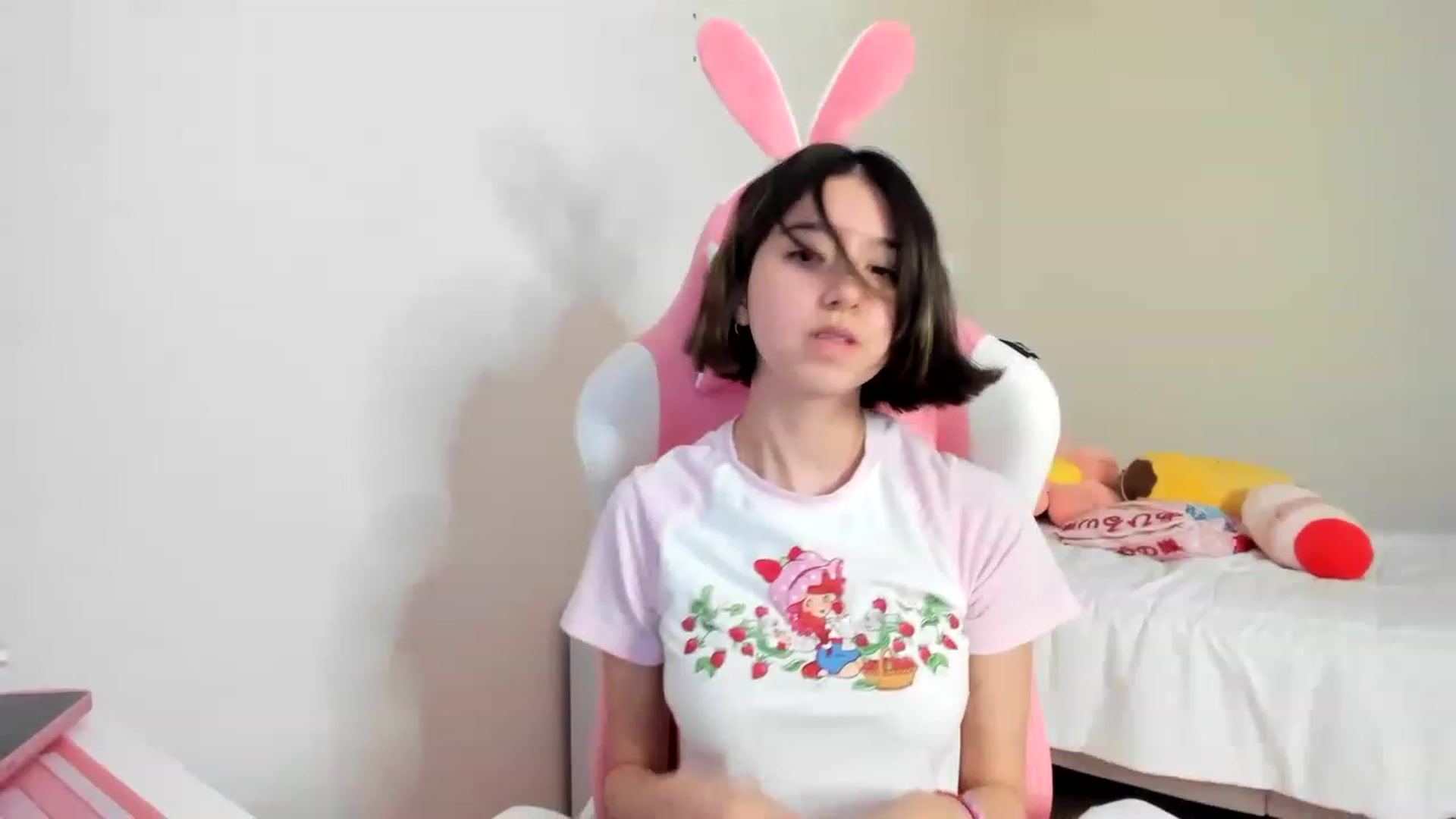 Gallery image thumbnail from Cherrycute666's myfreecams stream on, 03/16/2023, 24:05 image 17 of 20