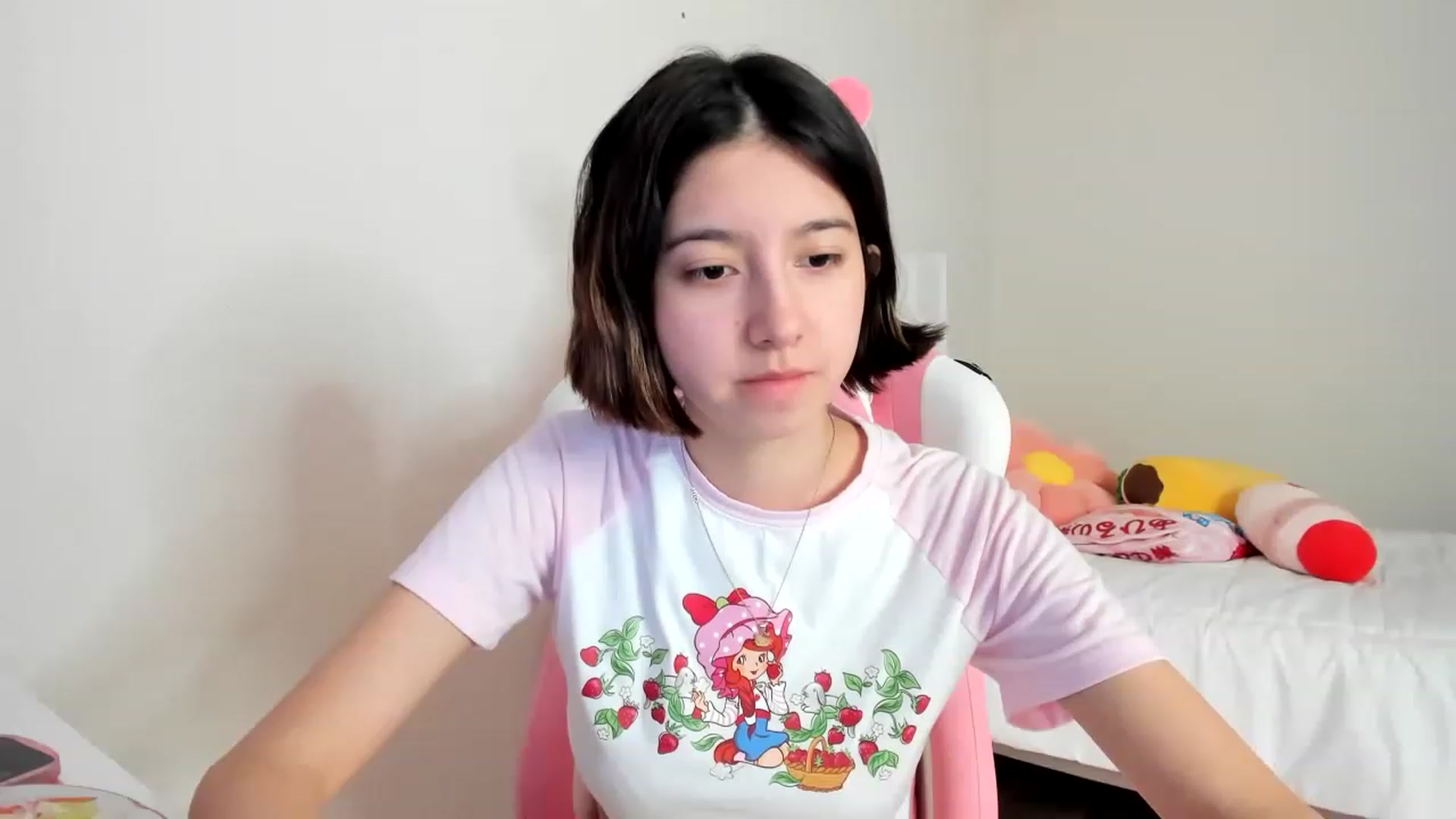 Gallery image thumbnail from Cherrycute666's myfreecams stream on, 03/16/2023, 24:05 image 8 of 20