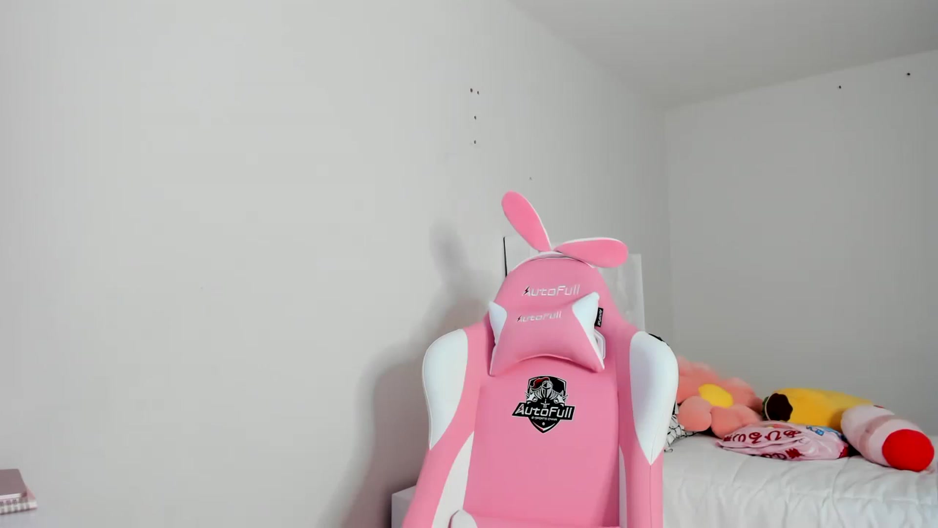 Gallery image thumbnail from Cherrycute666's myfreecams stream on, 03/16/2023, 24:05 image 1 of 20