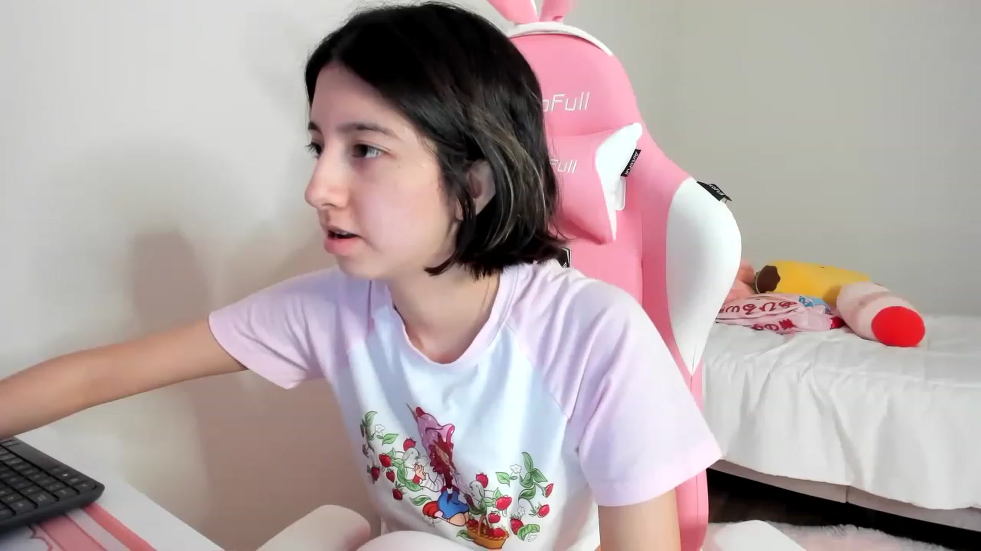 Gallery image thumbnail from Cherrycute666's myfreecams stream on, 03/16/2023, 24:05 image 15 of 20