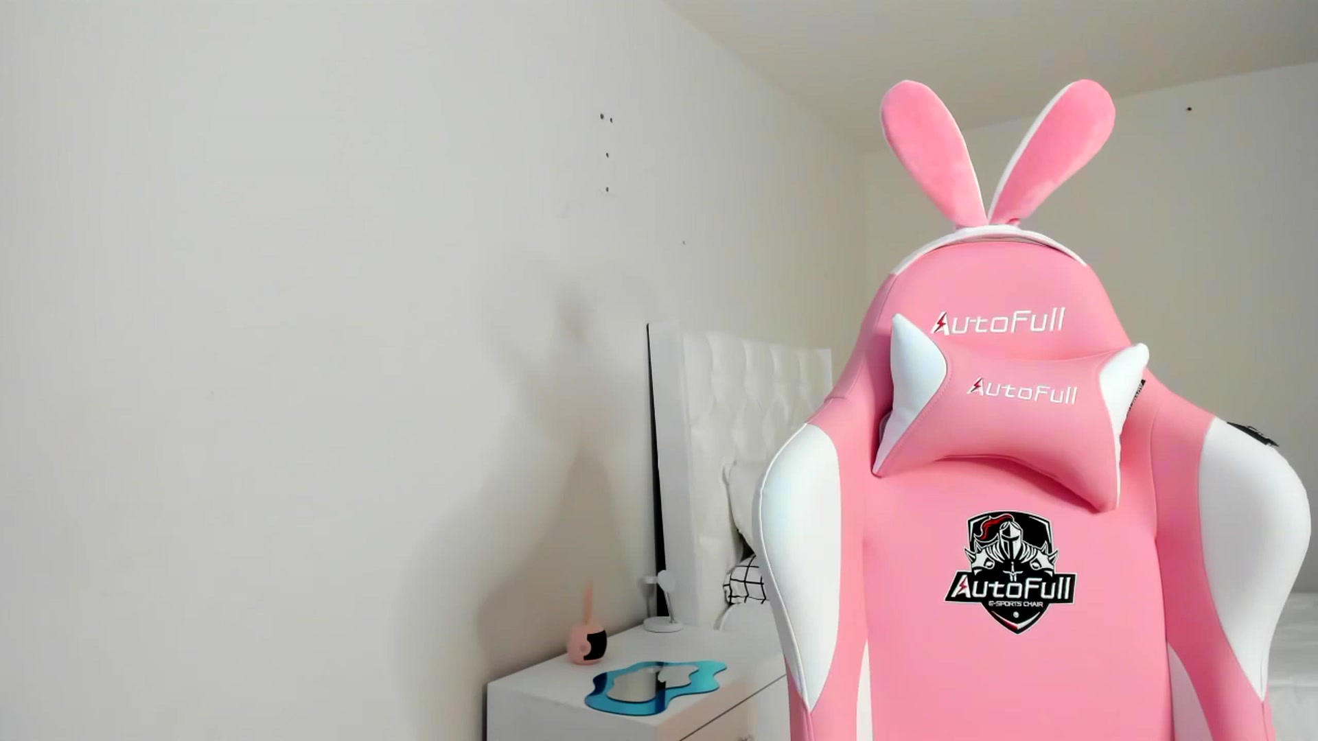 Gallery image thumbnail from Cherrycute666's myfreecams stream on, 03/16/2023, 24:05 image 14 of 20