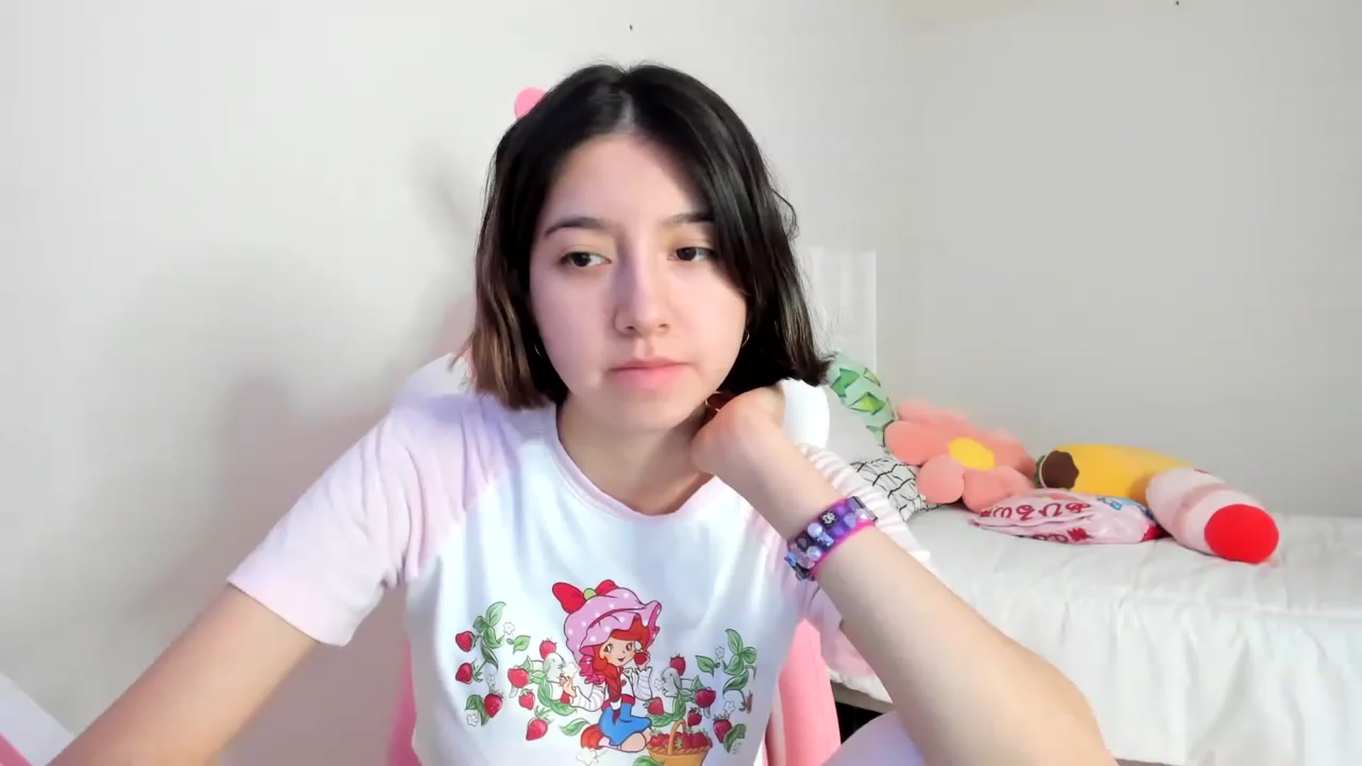 Gallery image thumbnail from Cherrycute666's myfreecams stream on, 03/16/2023, 24:05 image 4 of 20