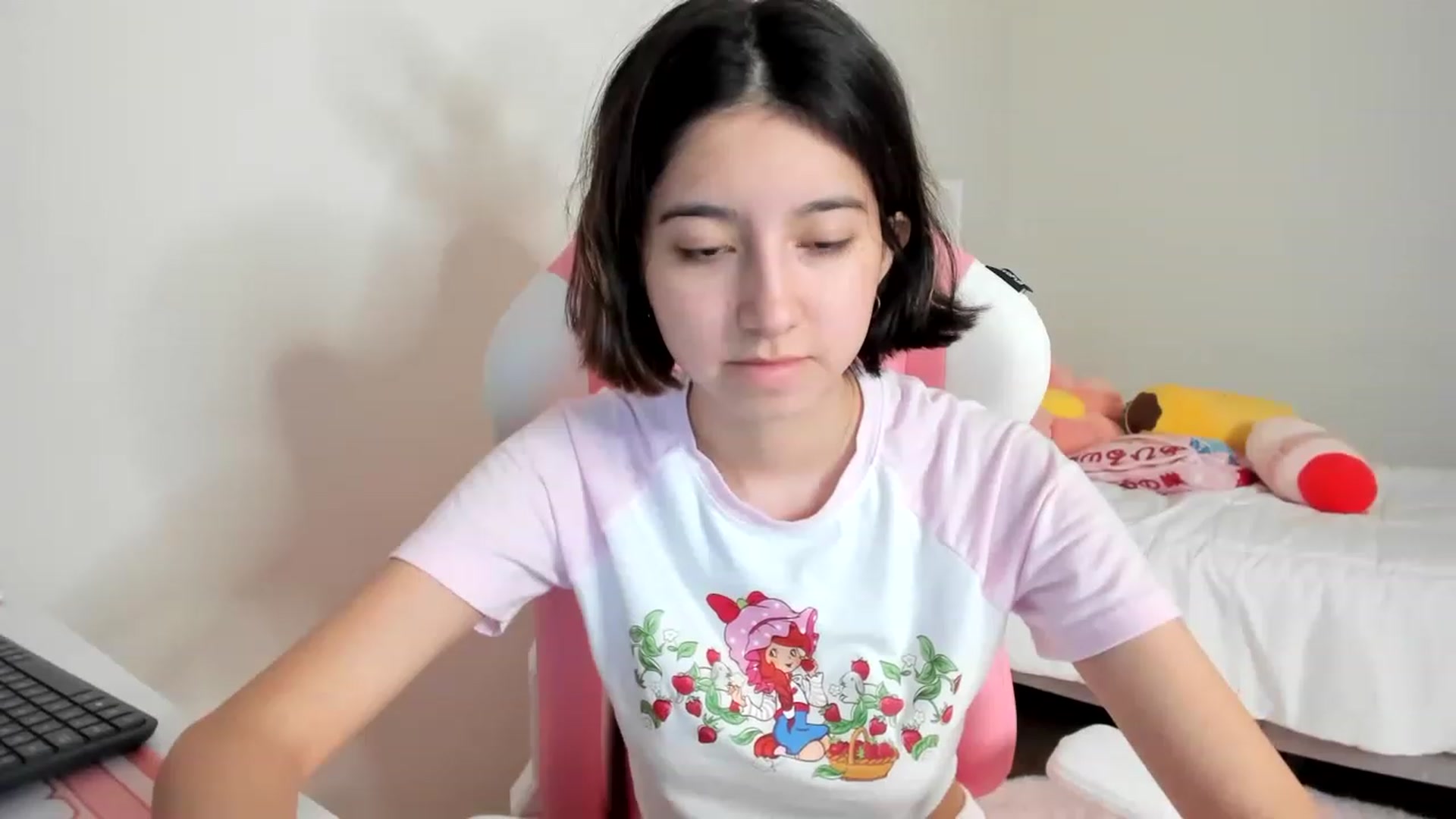 Gallery image thumbnail from Cherrycute666's myfreecams stream on, 03/16/2023, 02:36 image 4 of 20