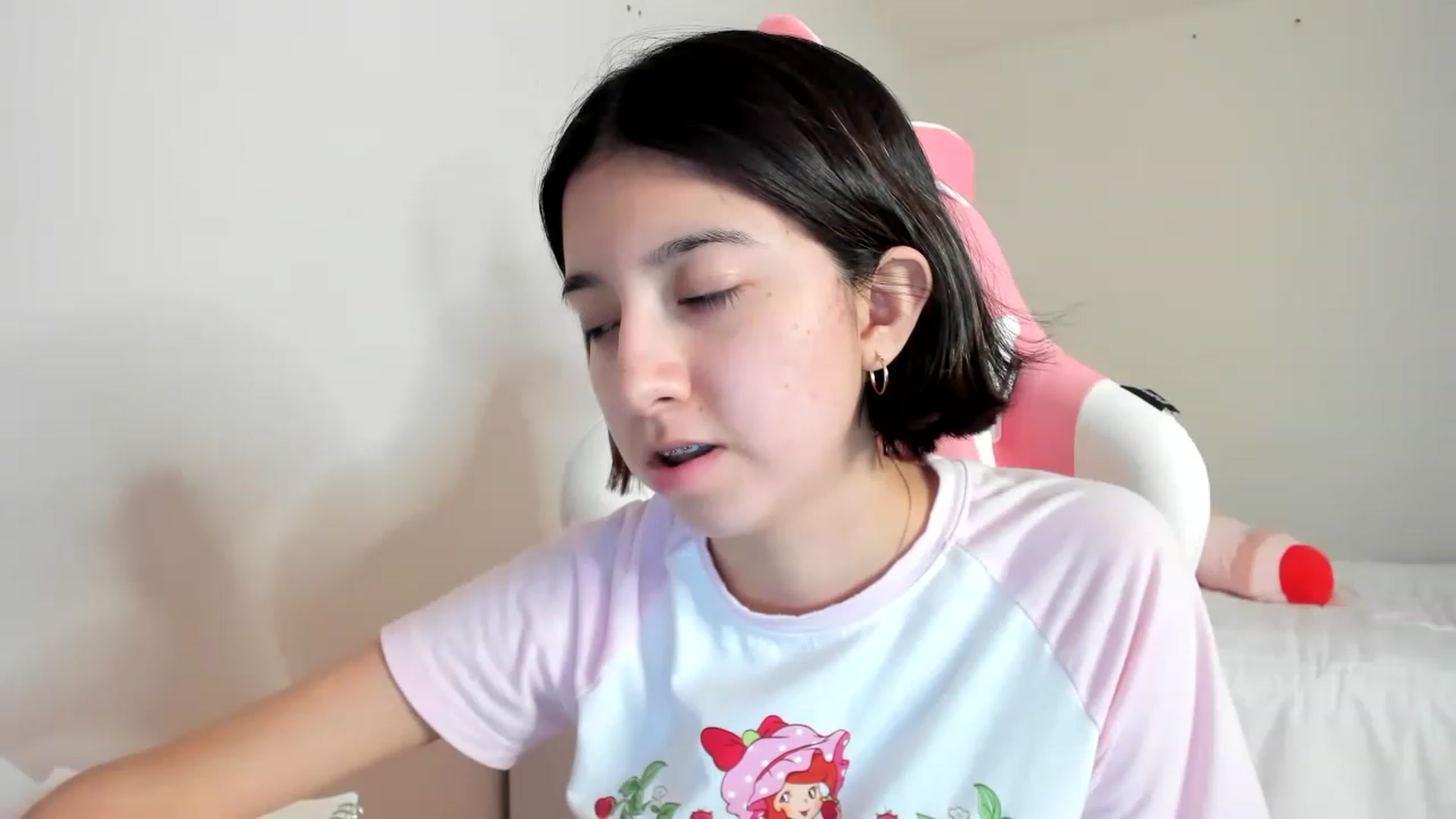 Gallery image thumbnail from Cherrycute666's myfreecams stream on, 03/16/2023, 10:54 image 18 of 20