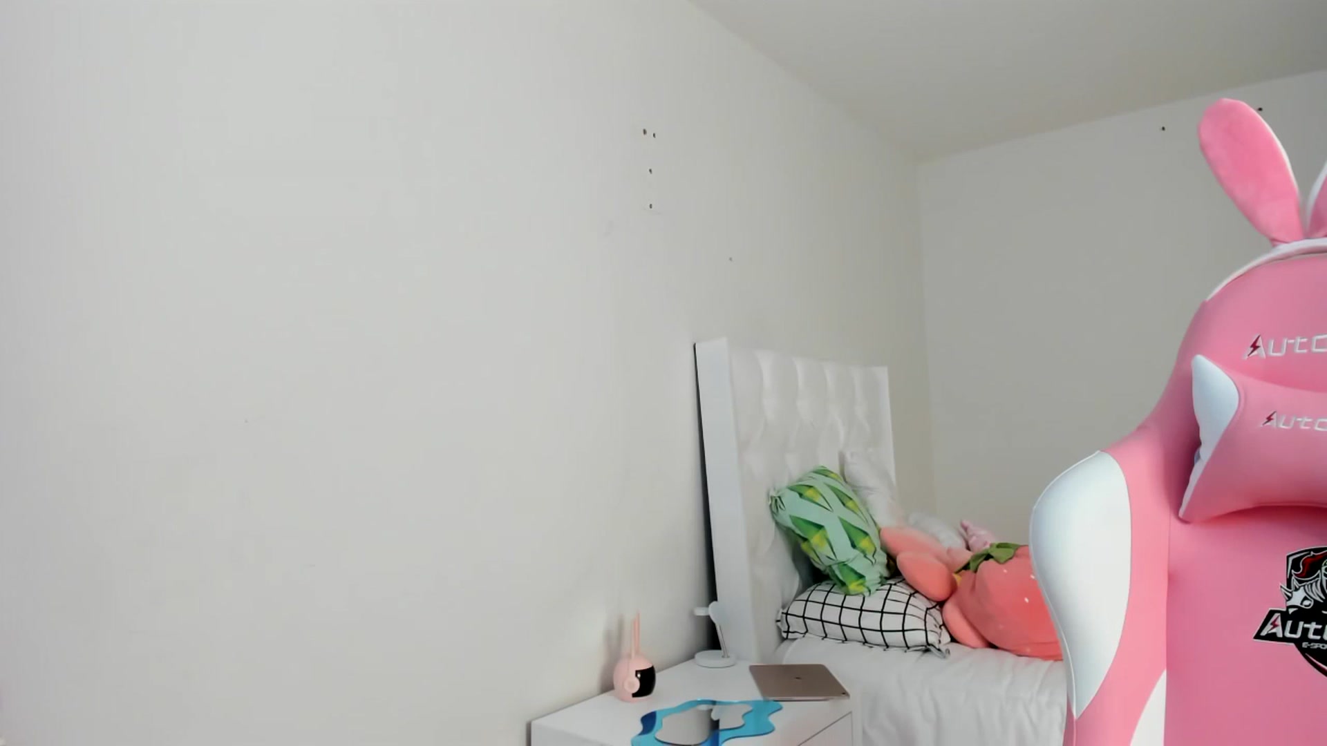 Gallery image thumbnail from Cherrycute666's myfreecams stream on, 03/17/2023, 16:09 image 6 of 20