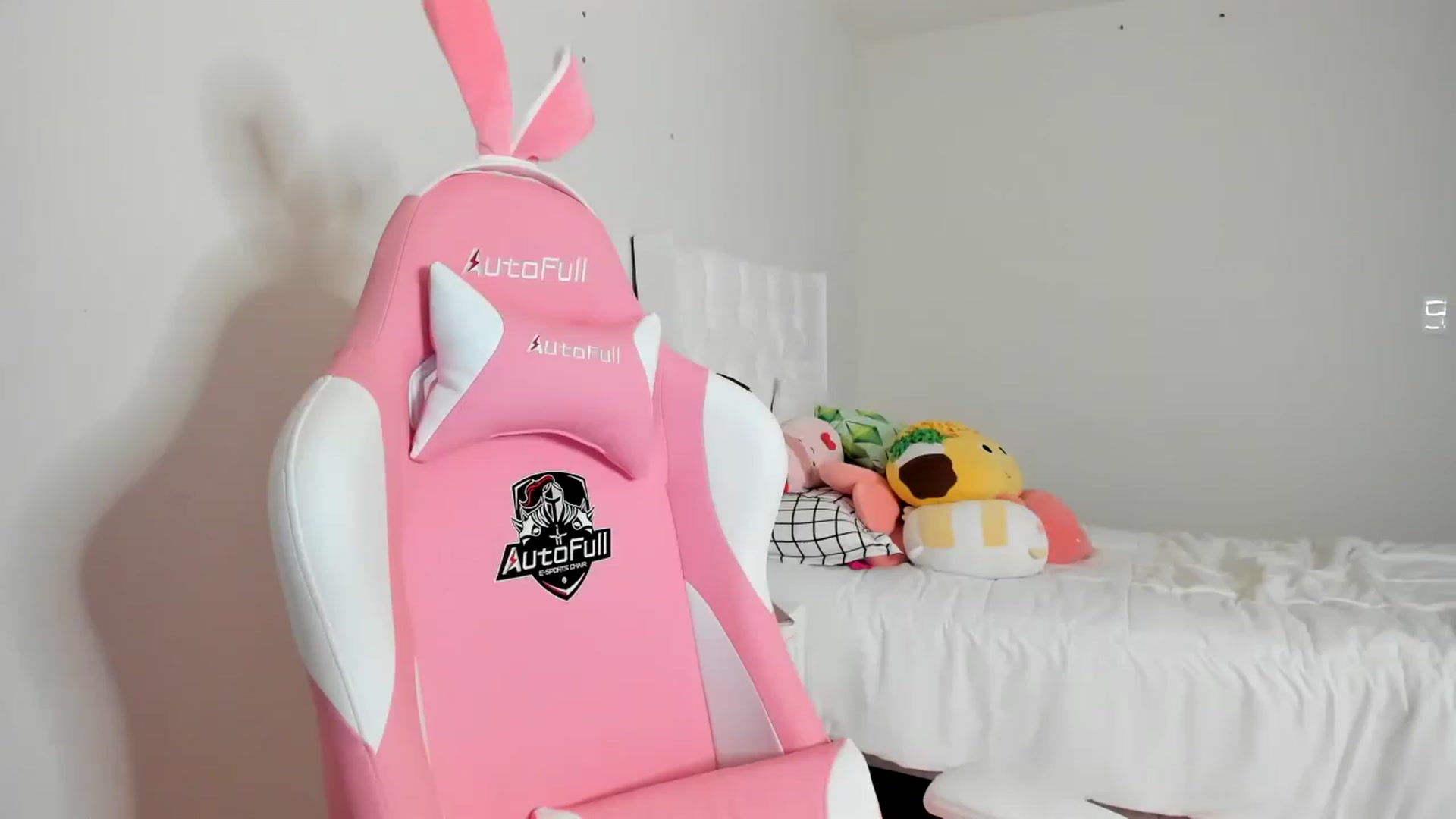 Gallery image thumbnail from Cherrycute666's myfreecams stream on, 03/18/2023, 02:22 image 5 of 20