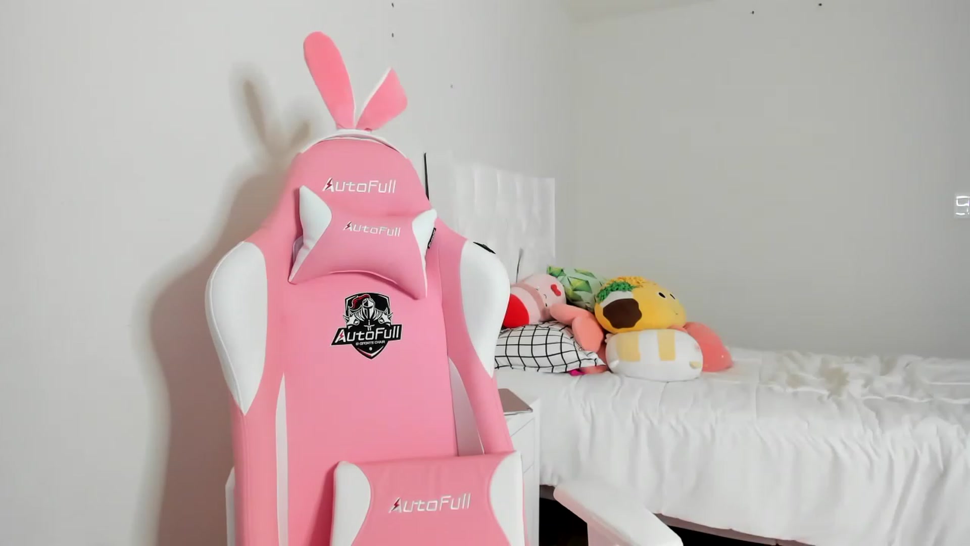 Gallery image thumbnail from Cherrycute666's myfreecams stream on, 03/18/2023, 02:22 image 7 of 20