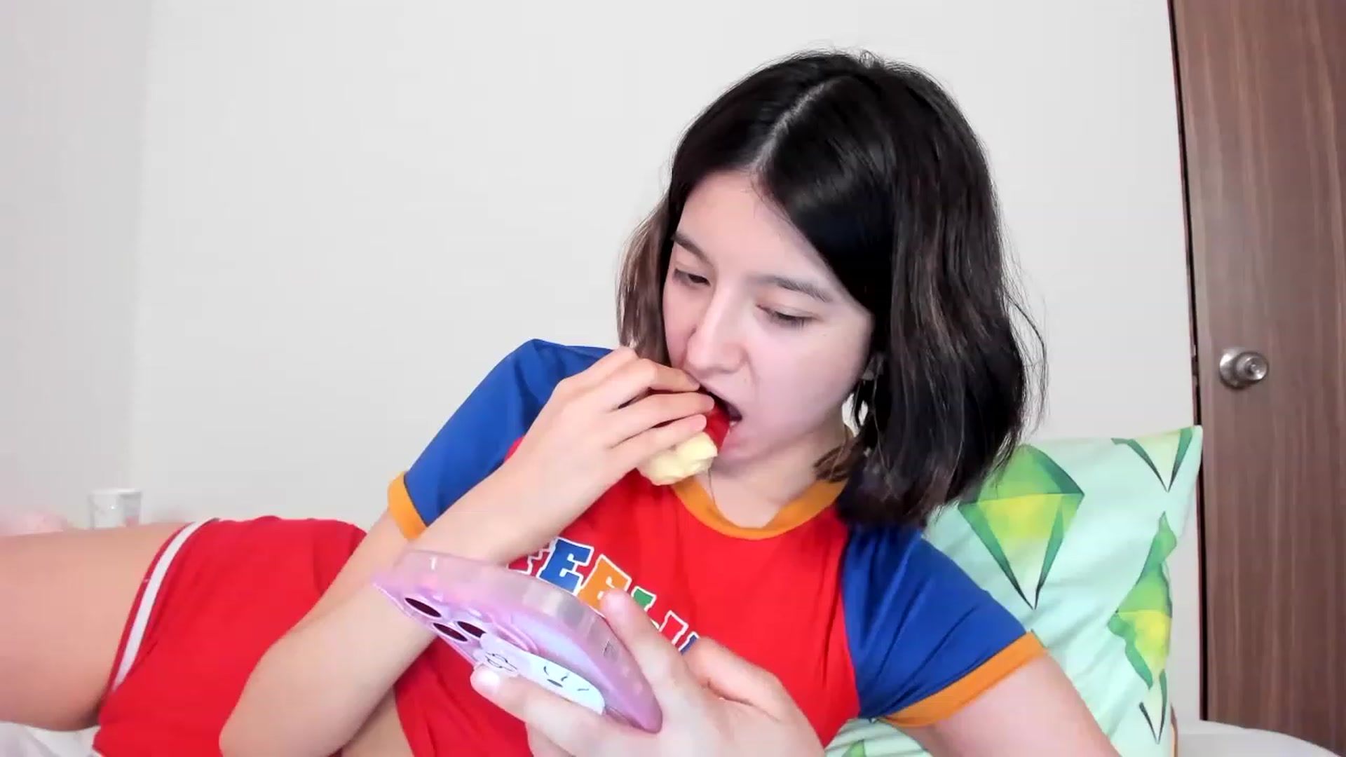 Gallery image thumbnail from Cherrycute666's myfreecams stream on, 03/18/2023, 12:33 image 13 of 20