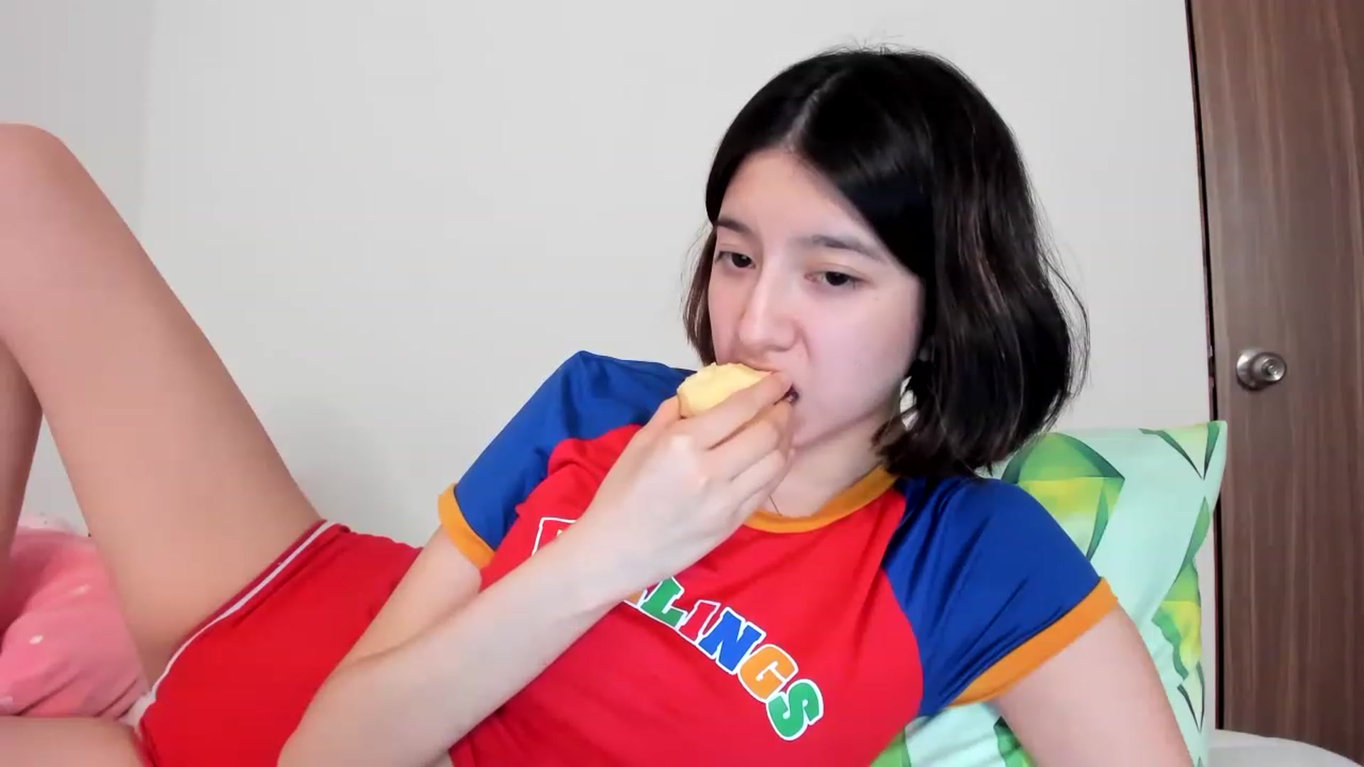 Gallery image thumbnail from Cherrycute666's myfreecams stream on, 03/18/2023, 12:33 image 18 of 20