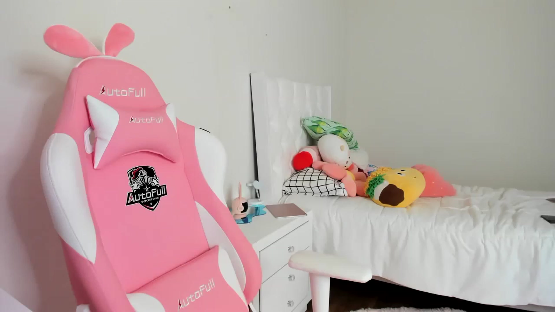 Gallery image thumbnail from Cherrycute666's myfreecams stream on, 03/18/2023, 20:37 image 2 of 20