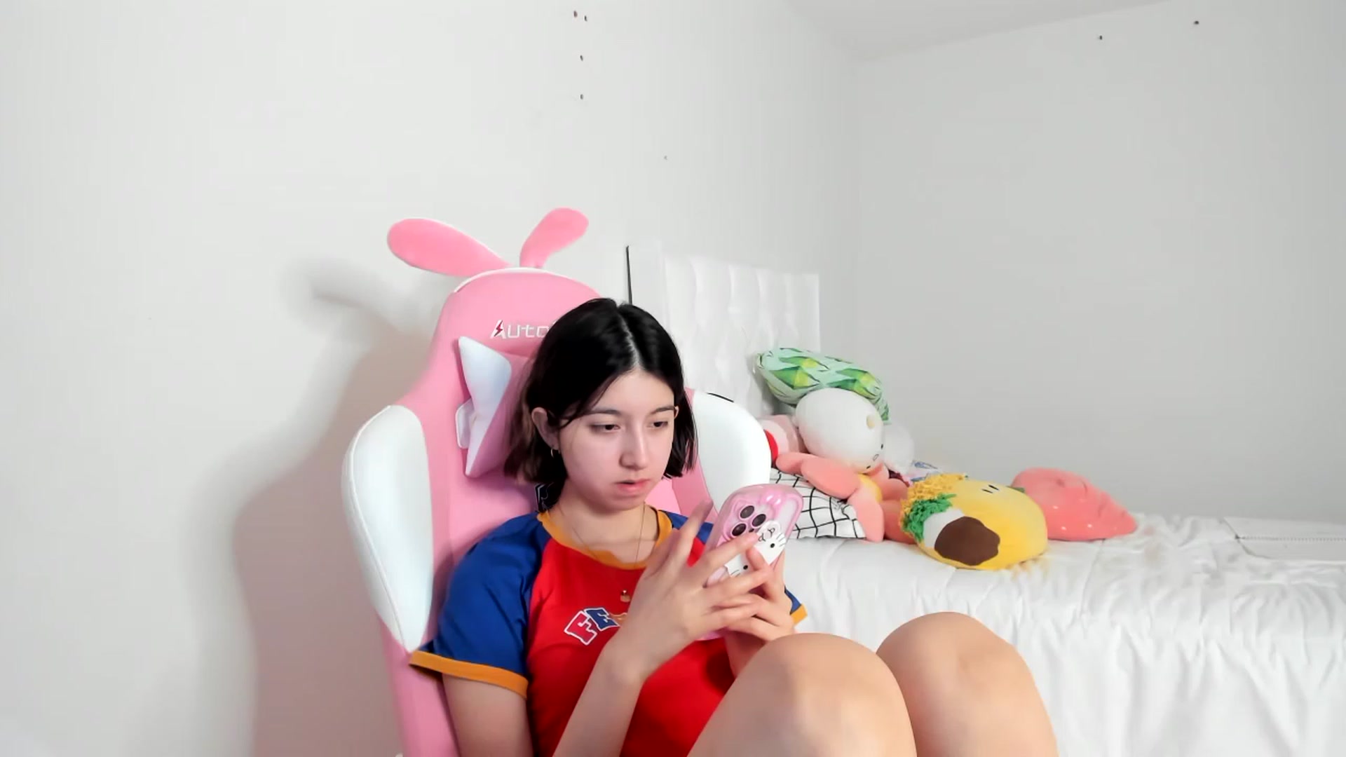 Gallery image thumbnail from Cherrycute666's myfreecams stream on, 03/19/2023, 24:35 image 14 of 20