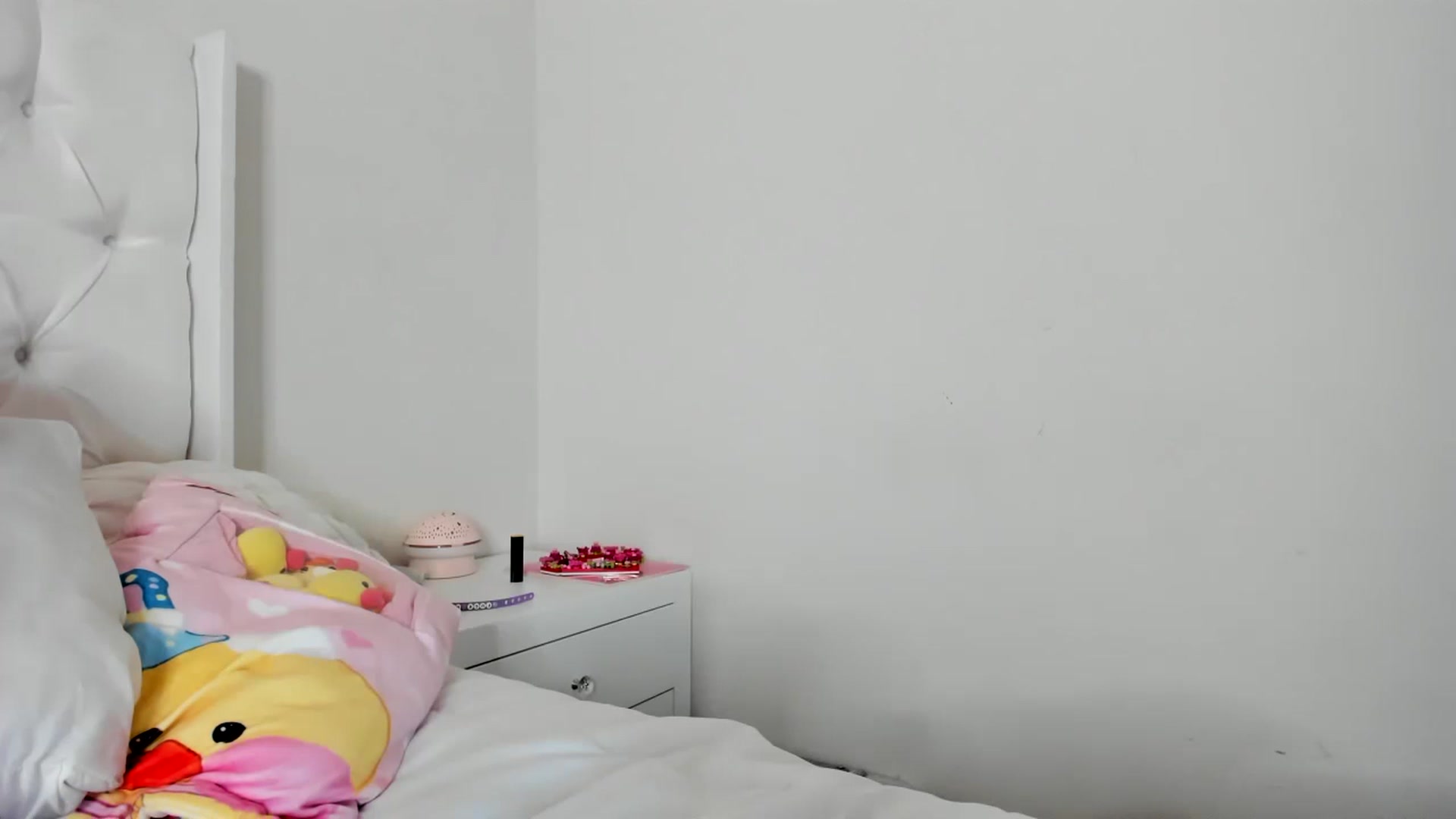 Gallery image thumbnail from Cherrycute666's myfreecams stream on, 03/19/2023, 08:59 image 1 of 20