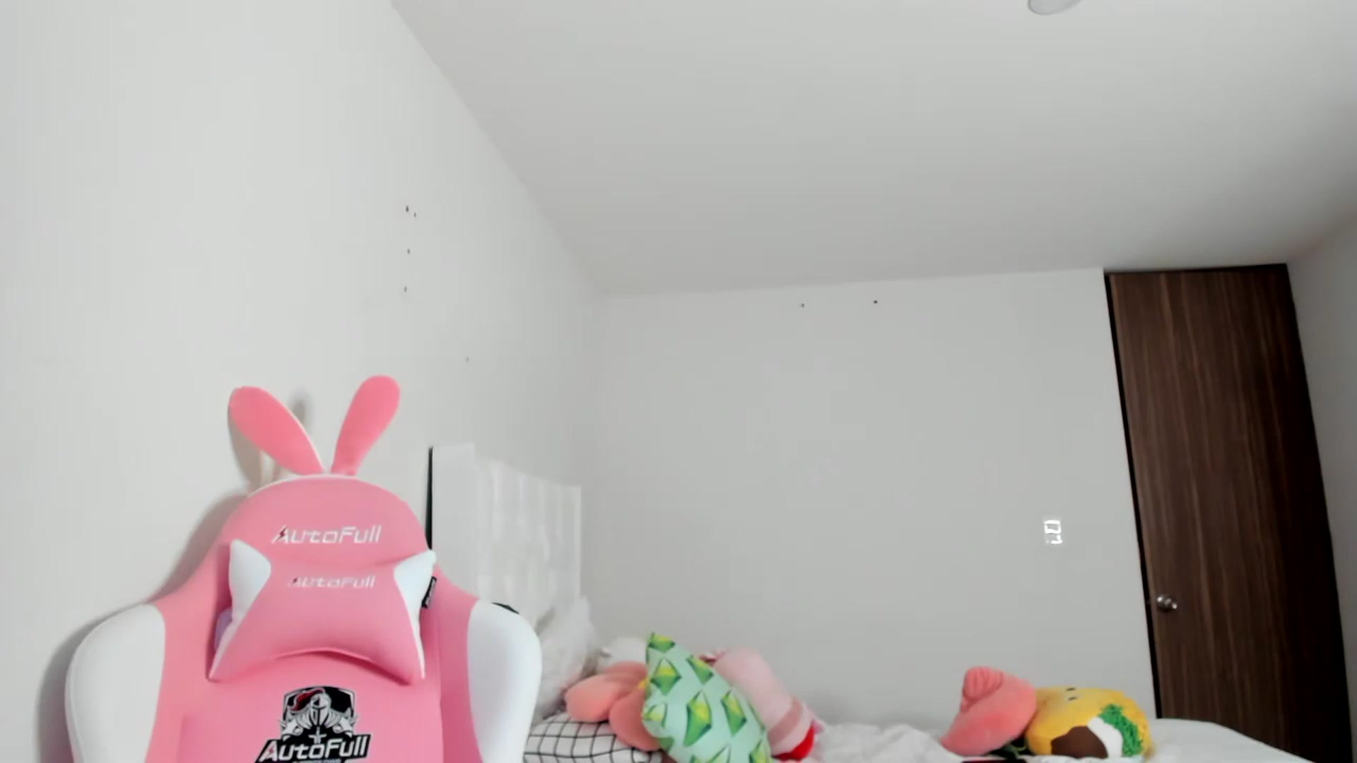 Gallery image thumbnail from Cherrycute666's myfreecams stream on, 03/19/2023, 13:30 image 5 of 20