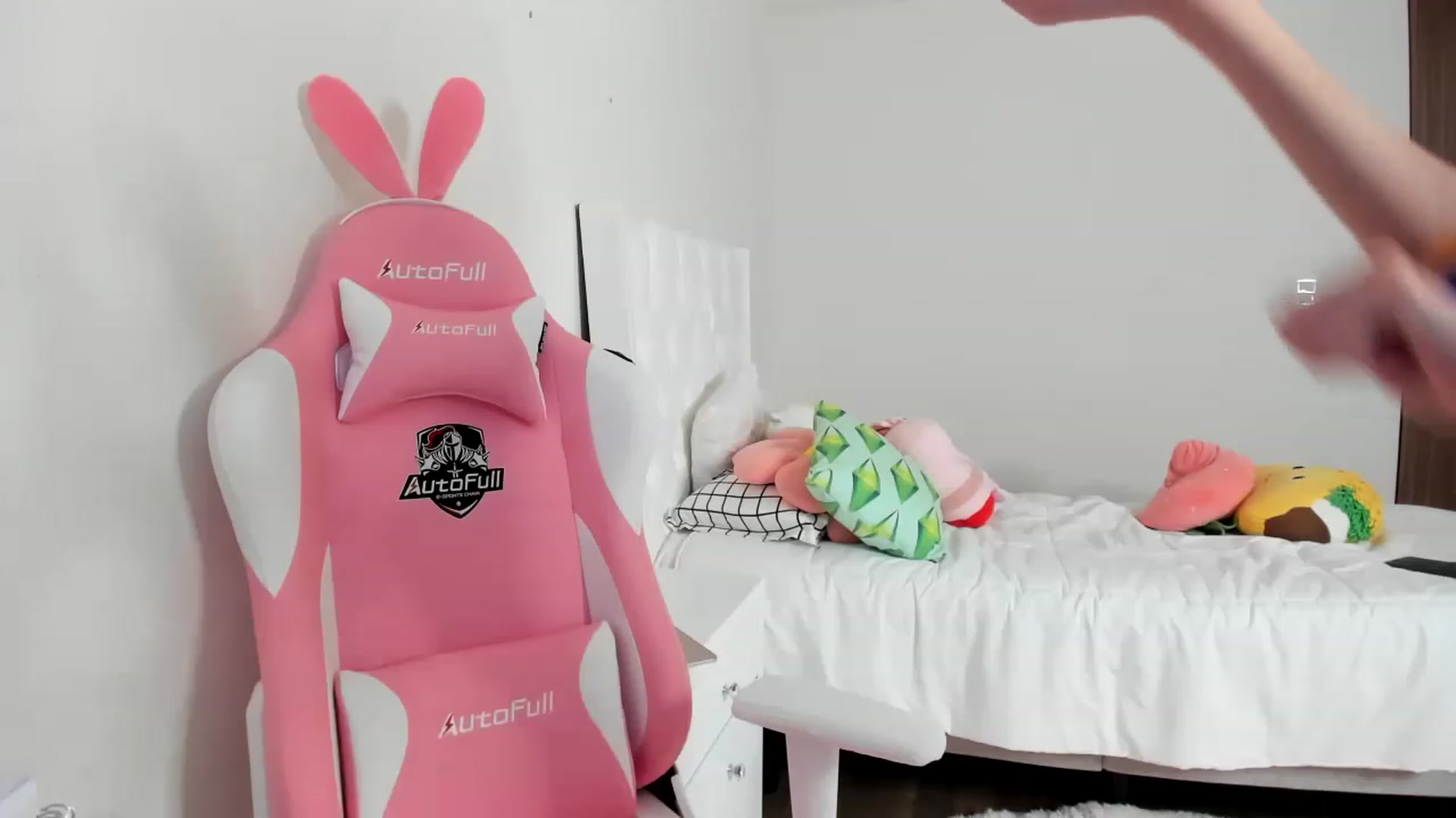 Gallery image thumbnail from Cherrycute666's myfreecams stream on, 03/19/2023, 13:30 image 16 of 20