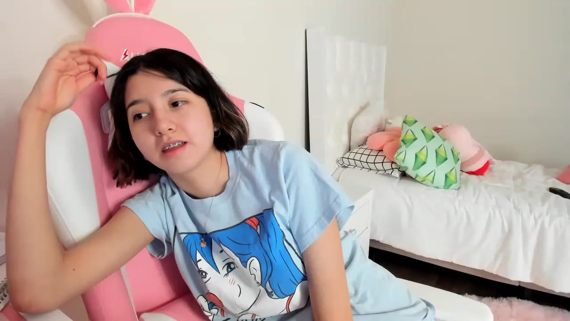 Gallery image thumbnail from Cherrycute666's myfreecams stream on, 03/19/2023, 15:38 image 9 of 20