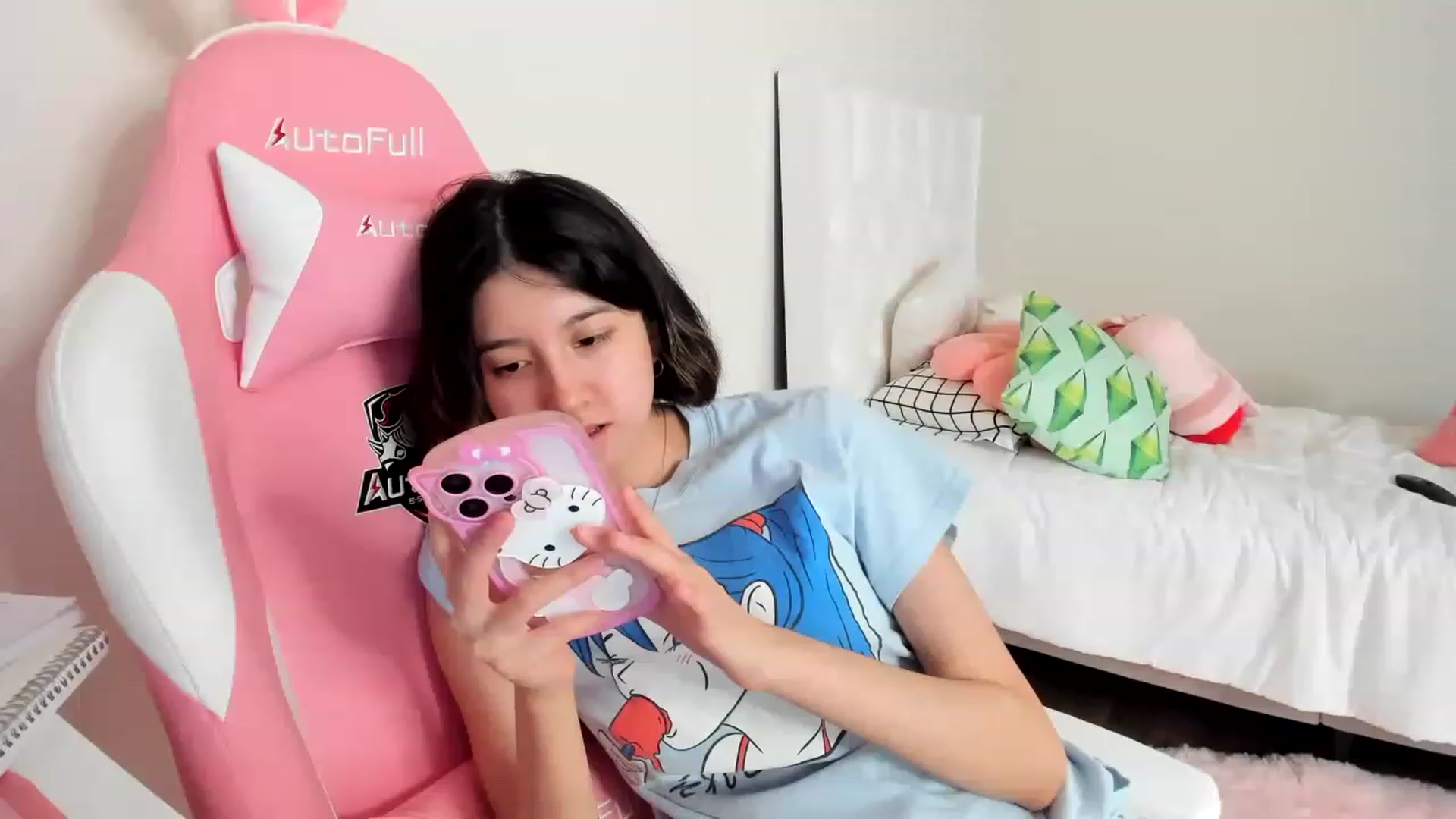 Gallery image thumbnail from Cherrycute666's myfreecams stream on, 03/19/2023, 15:38 image 12 of 20